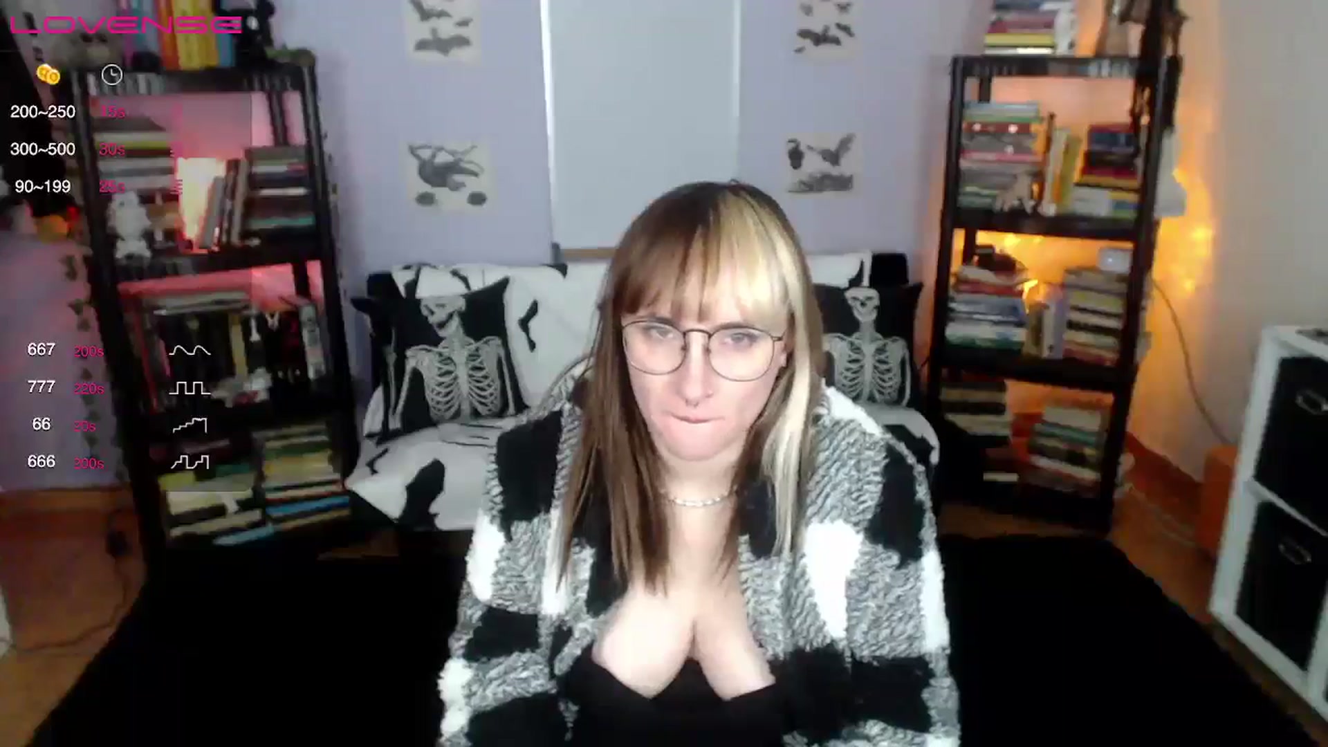 Gallery image thumbnail from AxeHallow's myfreecams stream on, 08/02/2024, 14:32 image 17 of 20
