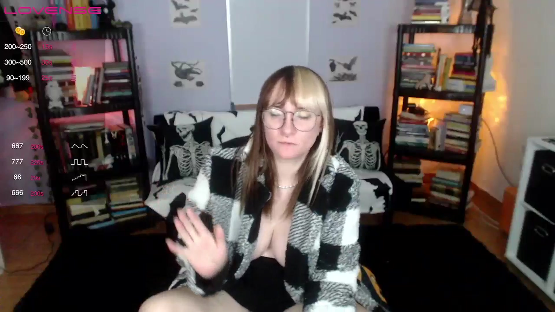 Gallery image thumbnail from AxeHallow's myfreecams stream on, 08/02/2024, 14:32 image 4 of 20