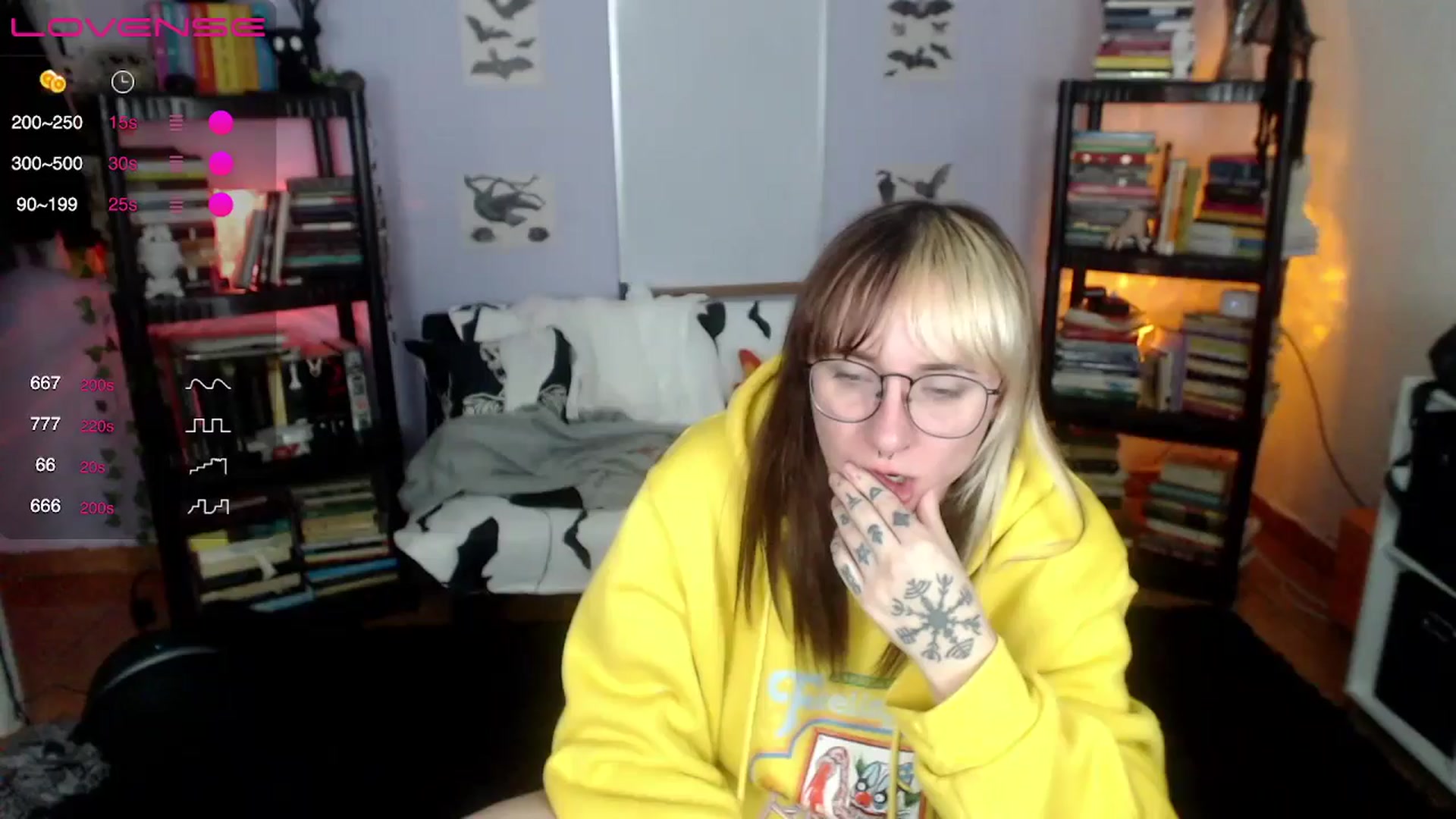 Gallery image thumbnail from AxeHallow's myfreecams stream on, 08/06/2024, 15:44 image 1 of 20