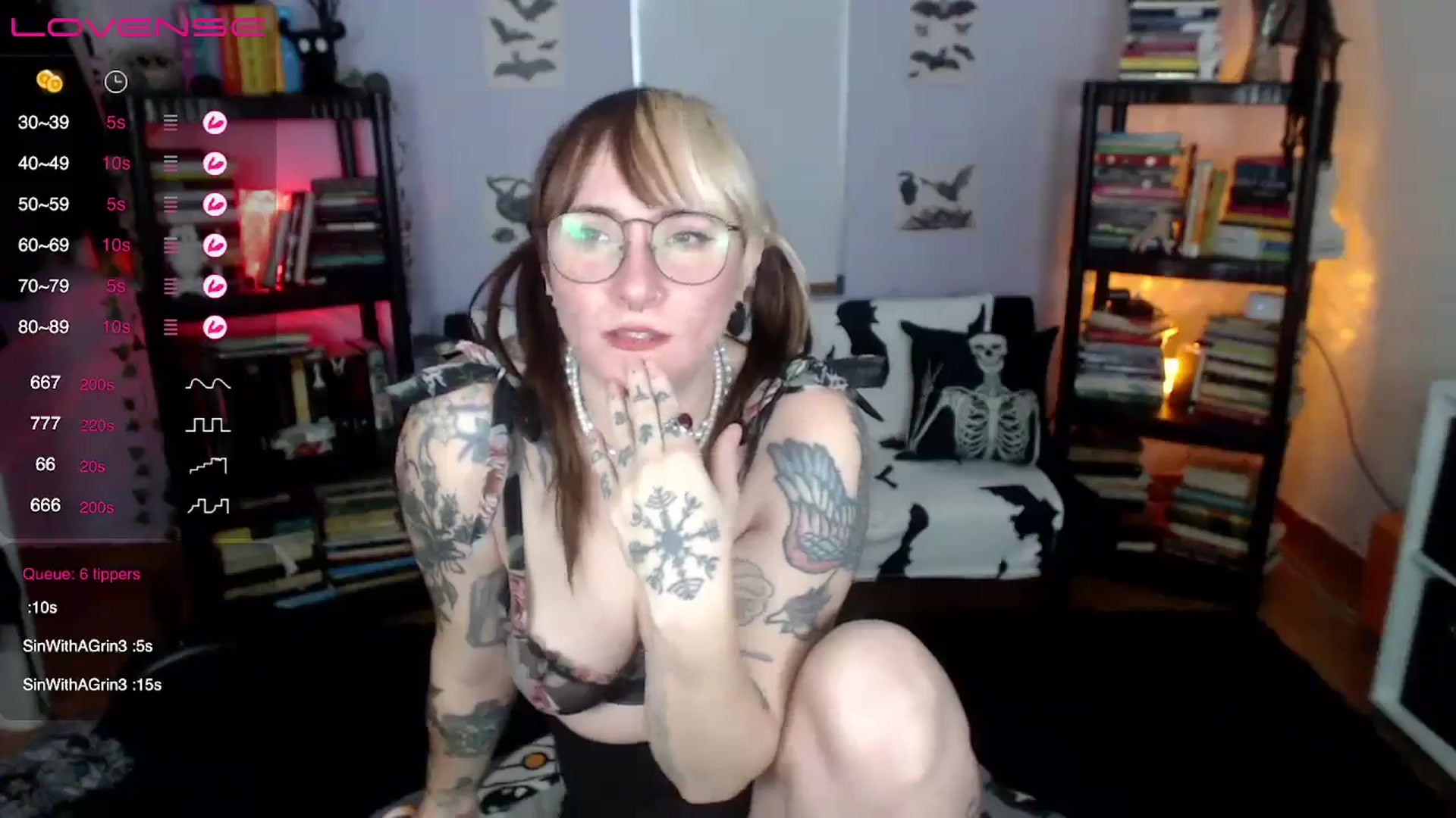 Gallery image thumbnail from AxeHallow's myfreecams stream on, 08/08/2024, 23:25 image 16 of 20