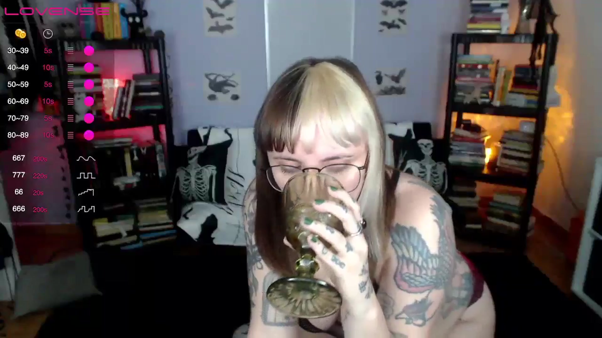 Gallery image thumbnail from AxeHallow's myfreecams stream on, 08/10/2024, 04:51 image 16 of 20