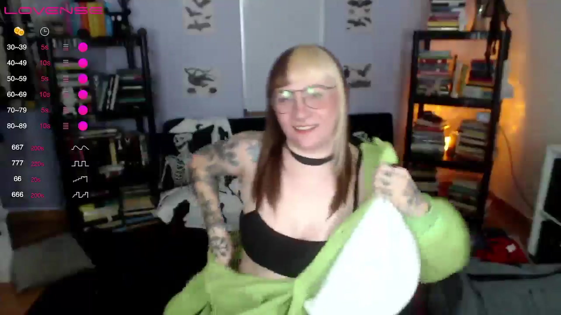 Gallery image thumbnail from AxeHallow's myfreecams stream on, 08/16/2024, 02:10 image 3 of 20