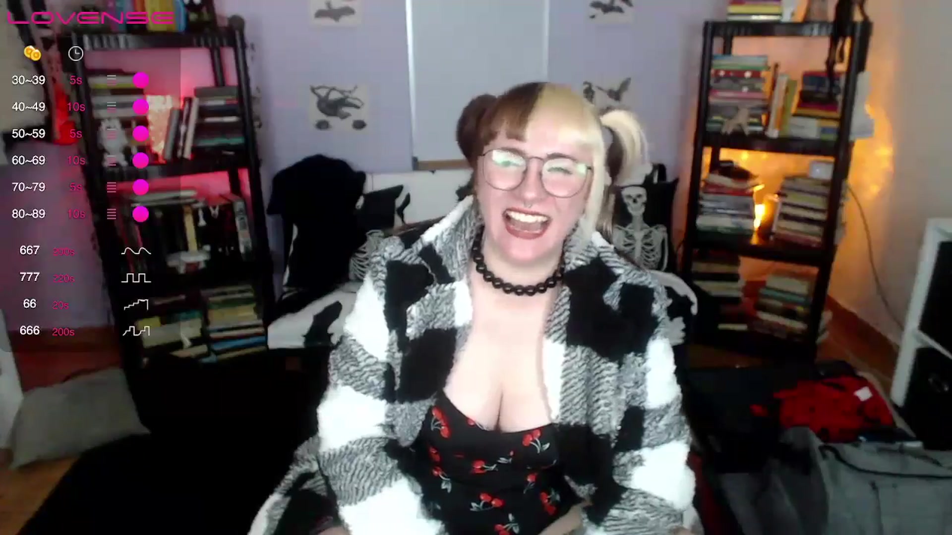 Gallery image thumbnail from AxeHallow's myfreecams stream on, 08/18/2024, 04:17 image 15 of 20
