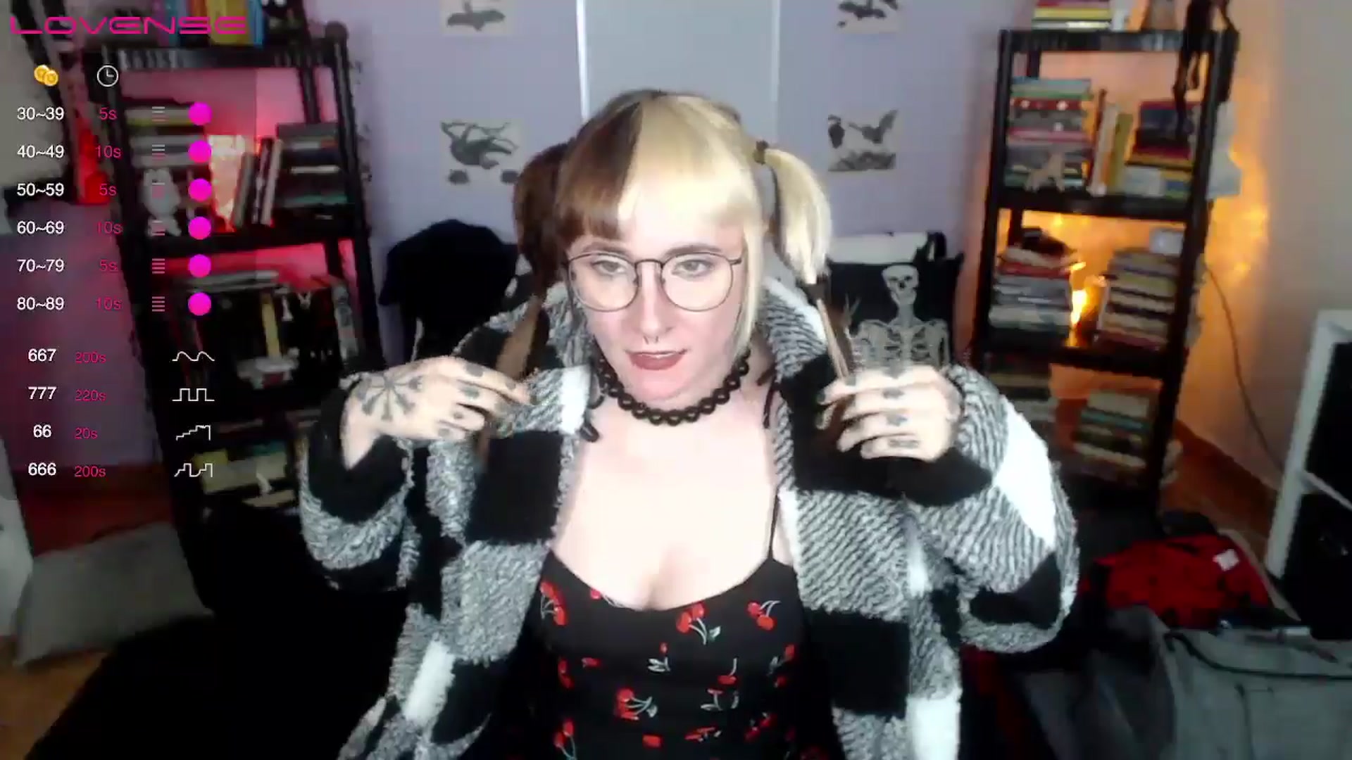 Gallery image thumbnail from AxeHallow's myfreecams stream on, 08/18/2024, 04:17 image 17 of 20