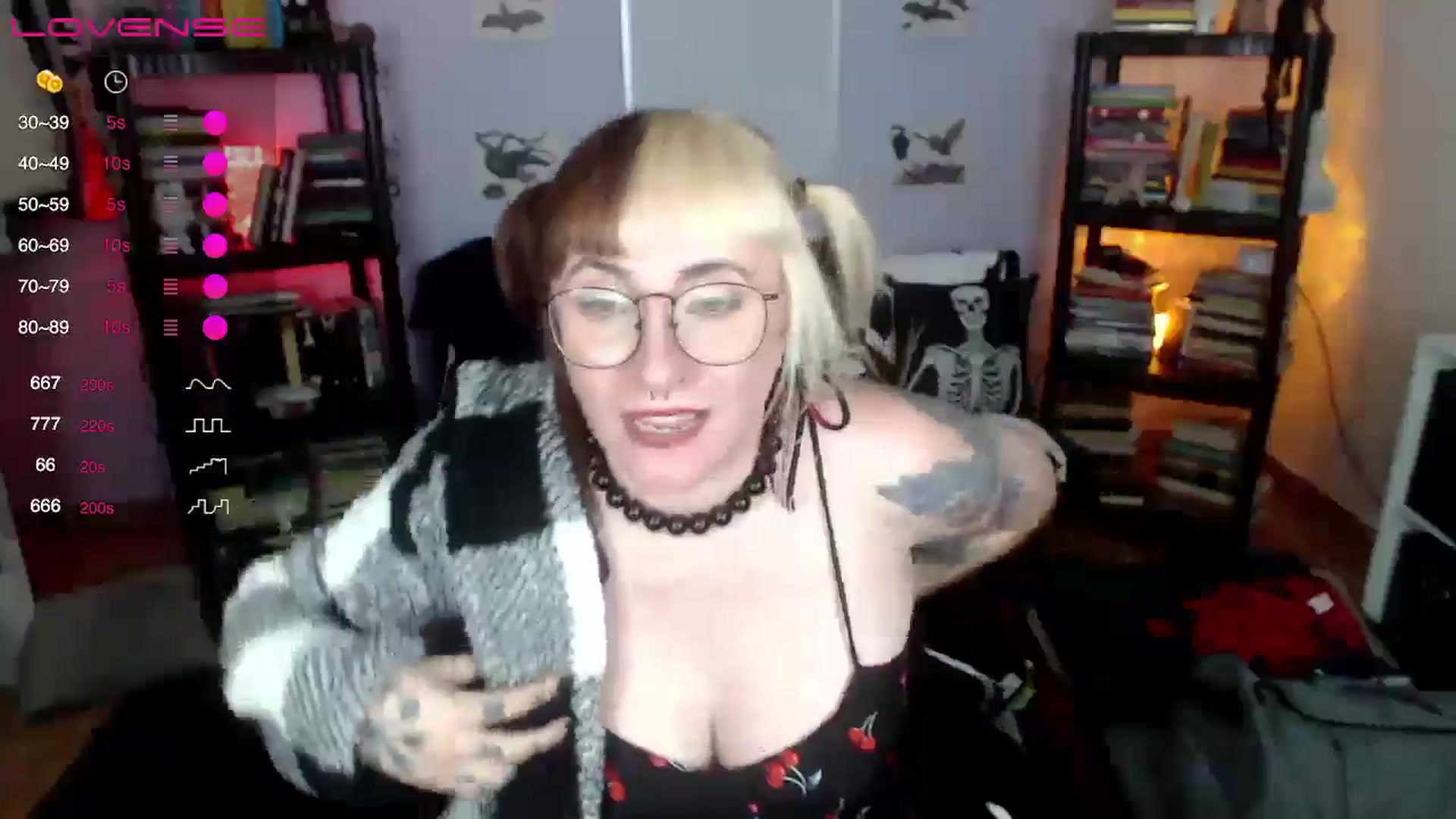 Gallery image thumbnail from AxeHallow's myfreecams stream on, 08/18/2024, 04:17 image 19 of 20