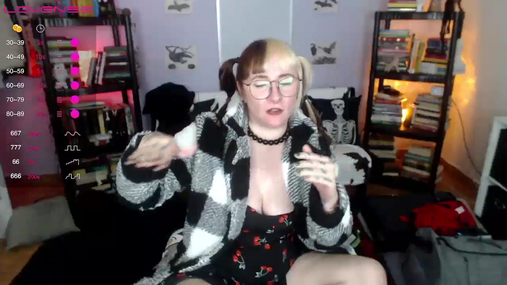 Gallery image thumbnail from AxeHallow's myfreecams stream on, 08/18/2024, 06:59 image 13 of 20