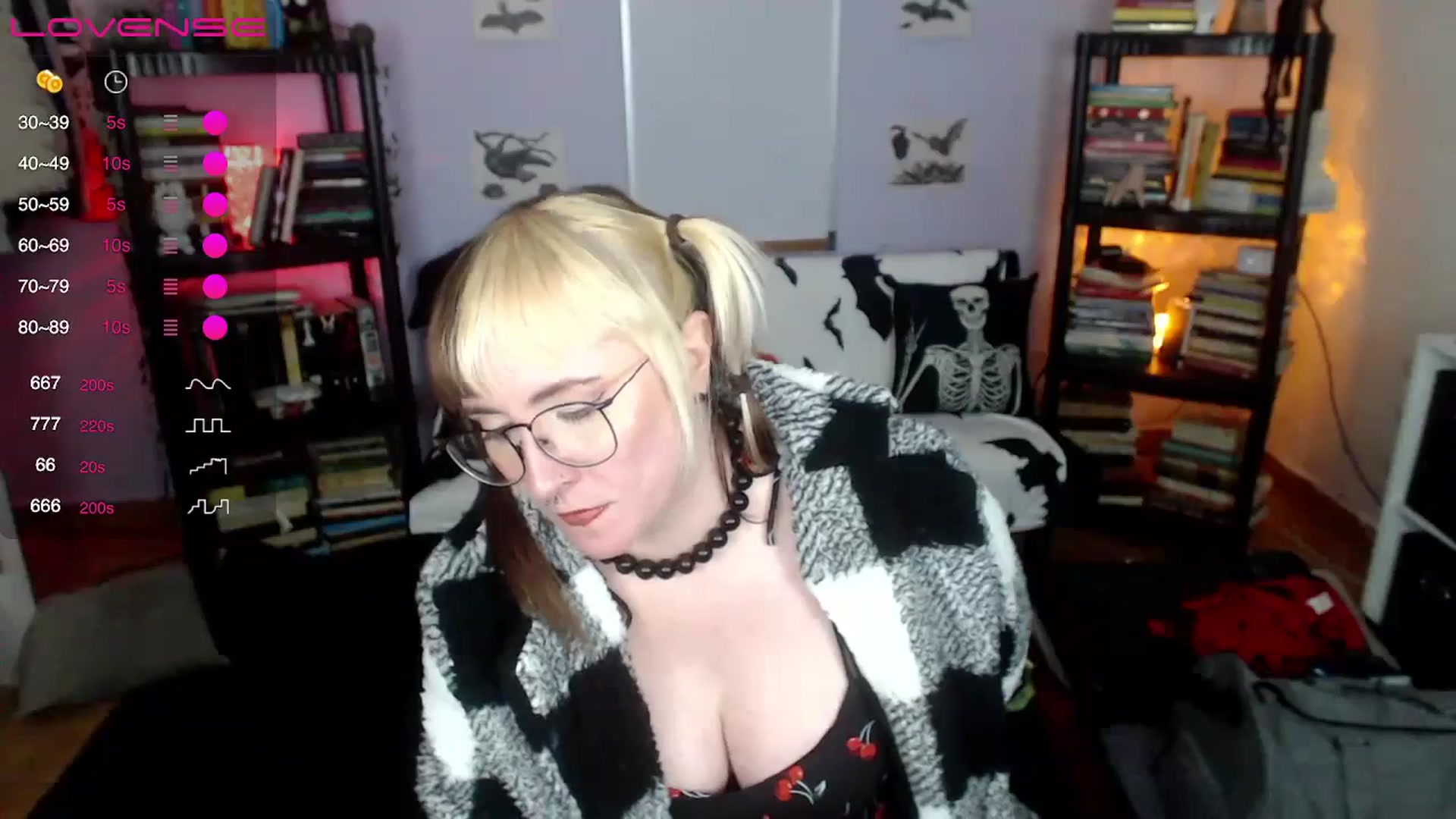 Gallery image thumbnail from AxeHallow's myfreecams stream on, 08/18/2024, 06:59 image 11 of 20