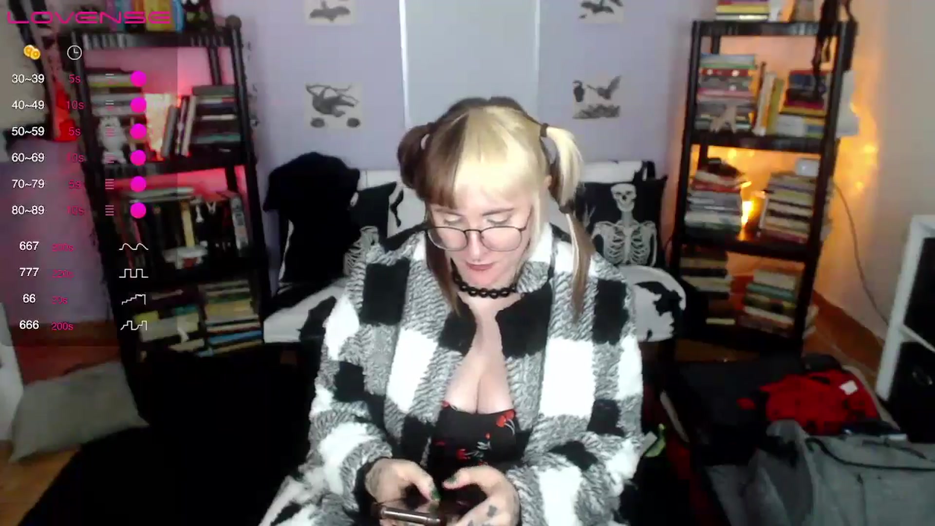 Gallery image thumbnail from AxeHallow's myfreecams stream on, 08/18/2024, 06:59 image 17 of 20