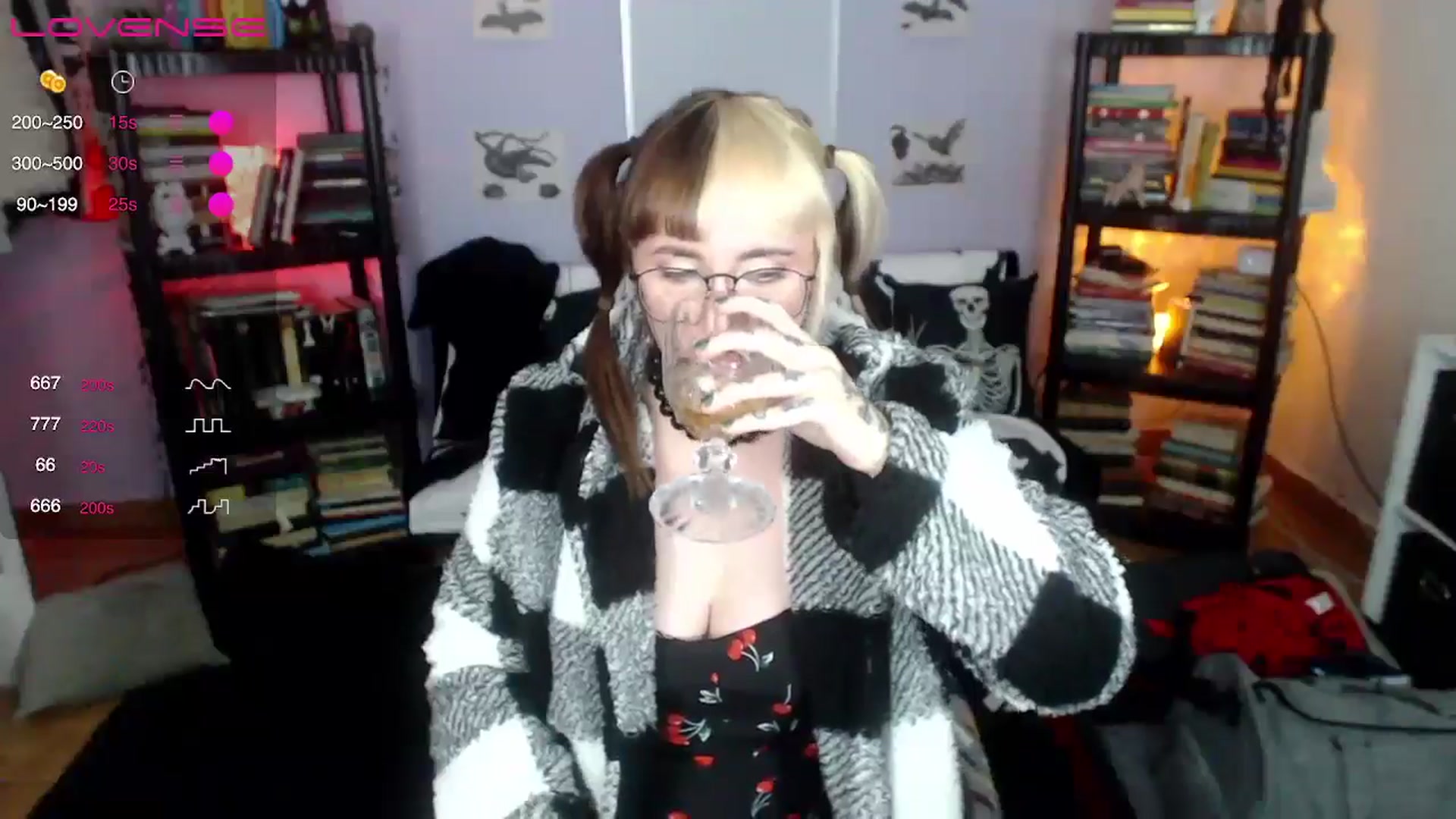 Gallery image thumbnail from AxeHallow's myfreecams stream on, 08/18/2024, 06:59 image 9 of 20