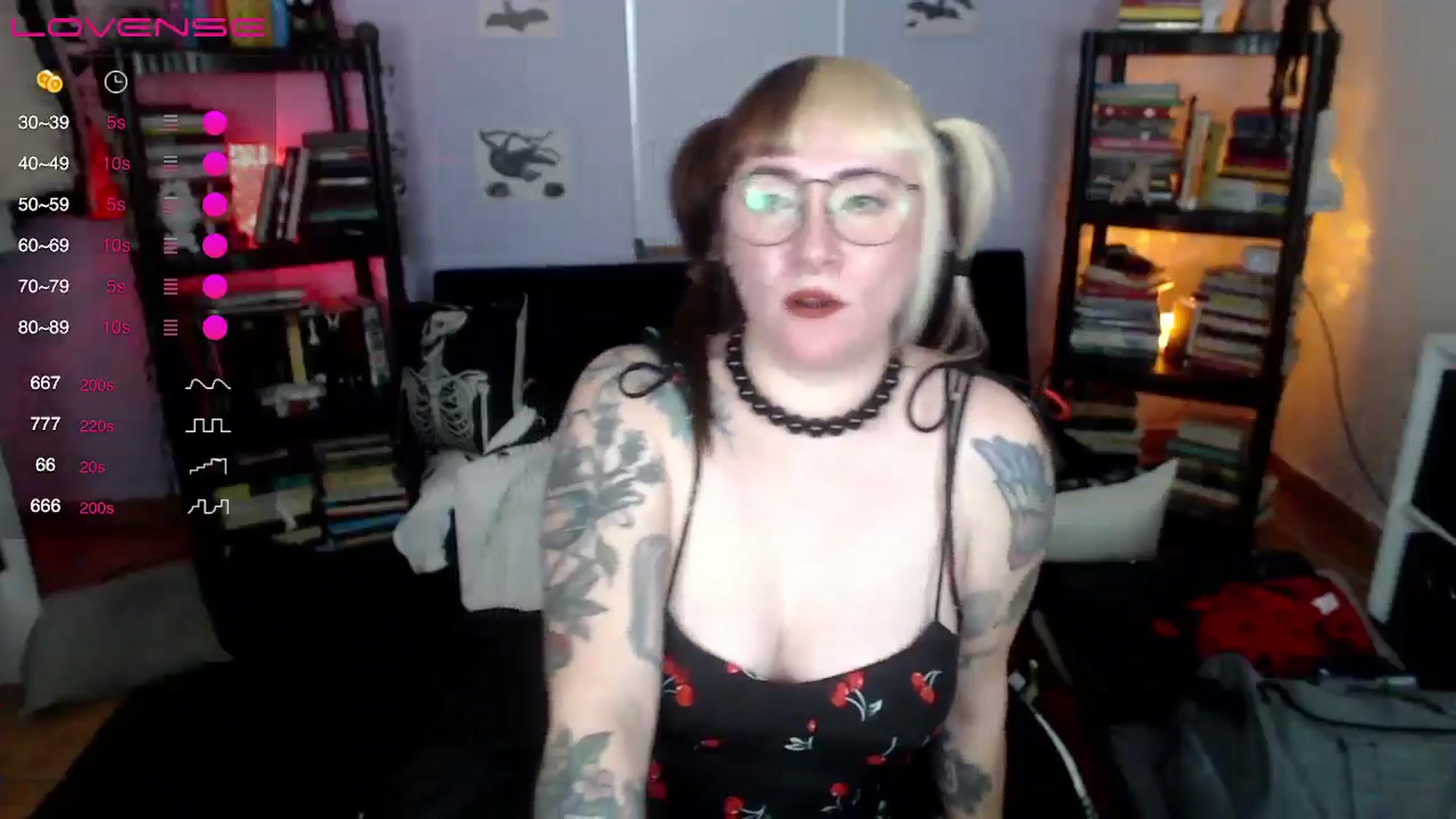 Gallery image thumbnail from AxeHallow's myfreecams stream on, 08/18/2024, 06:59 image 3 of 20