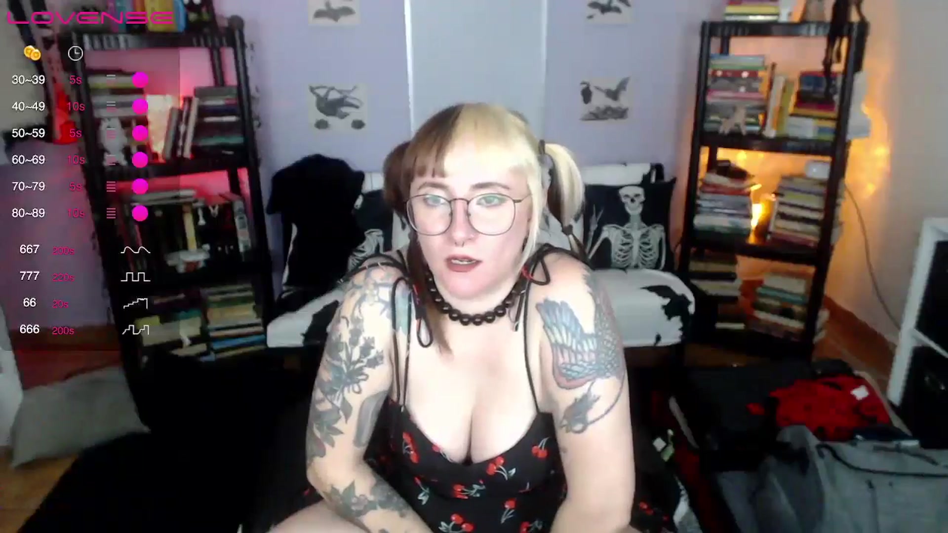 Gallery image thumbnail from AxeHallow's myfreecams stream on, 08/18/2024, 06:59 image 15 of 20