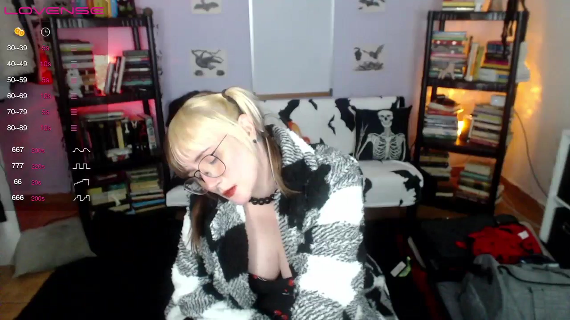 Gallery image thumbnail from AxeHallow's myfreecams stream on, 08/18/2024, 13:50 image 13 of 20