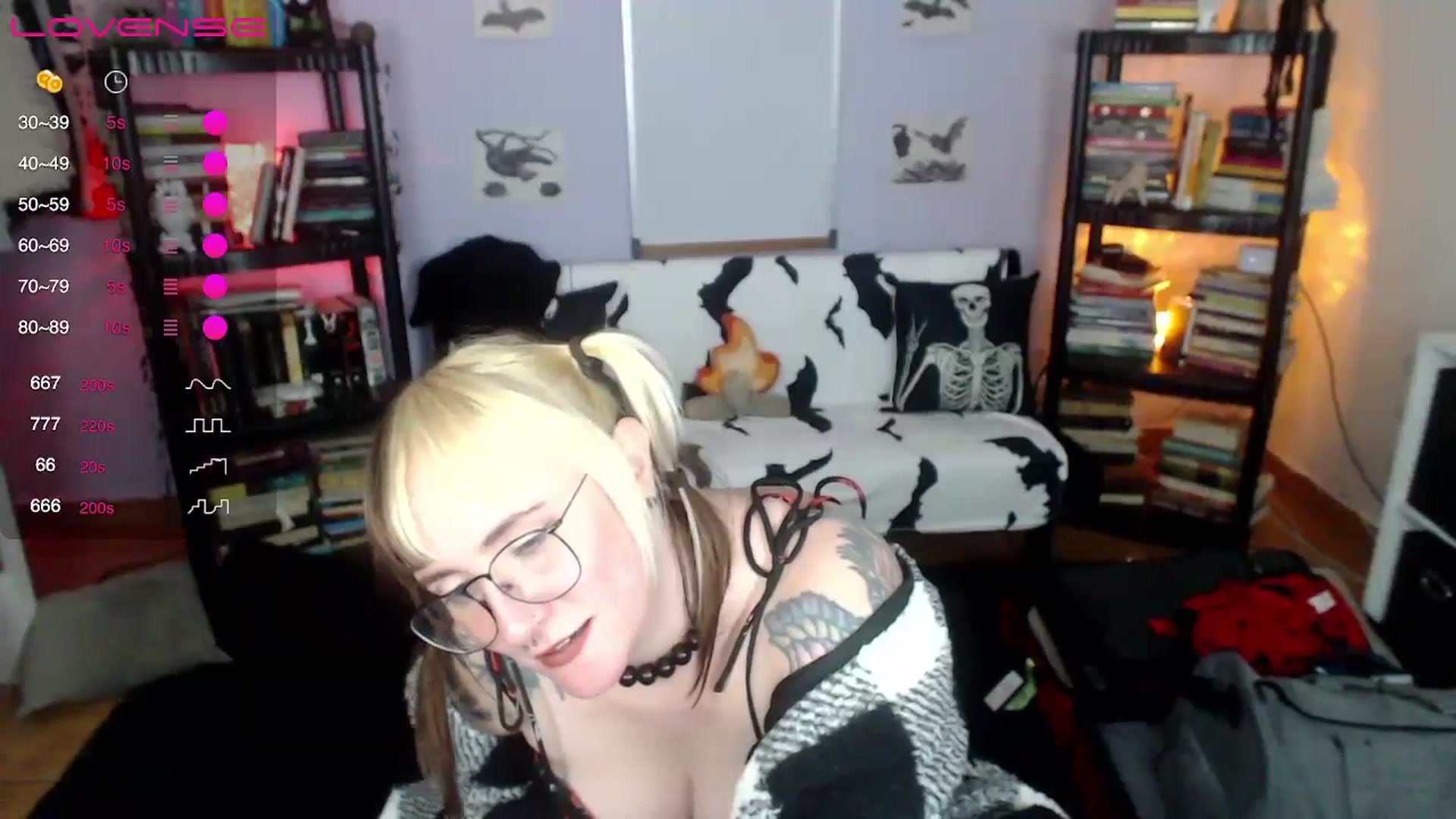 Gallery image thumbnail from AxeHallow's myfreecams stream on, 08/18/2024, 13:50 image 3 of 20
