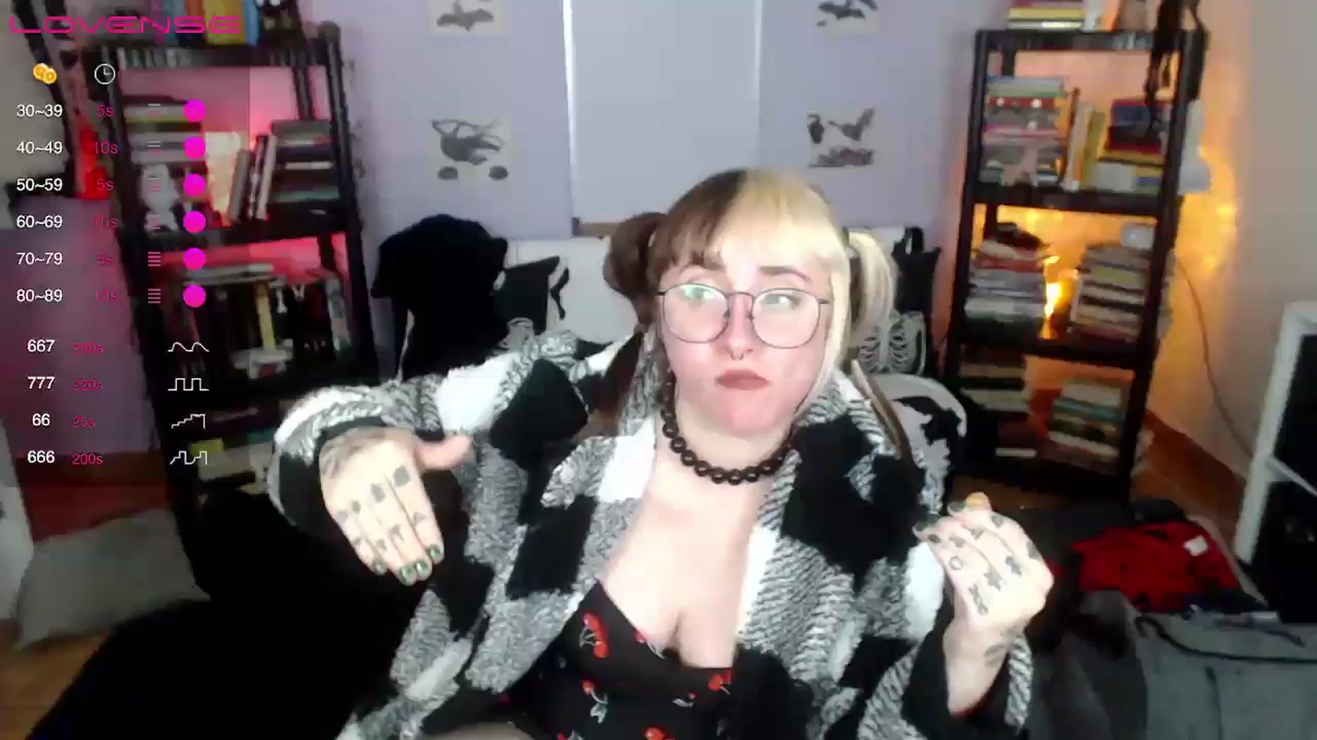 Gallery image thumbnail from AxeHallow's myfreecams stream on, 08/18/2024, 13:50 image 1 of 20