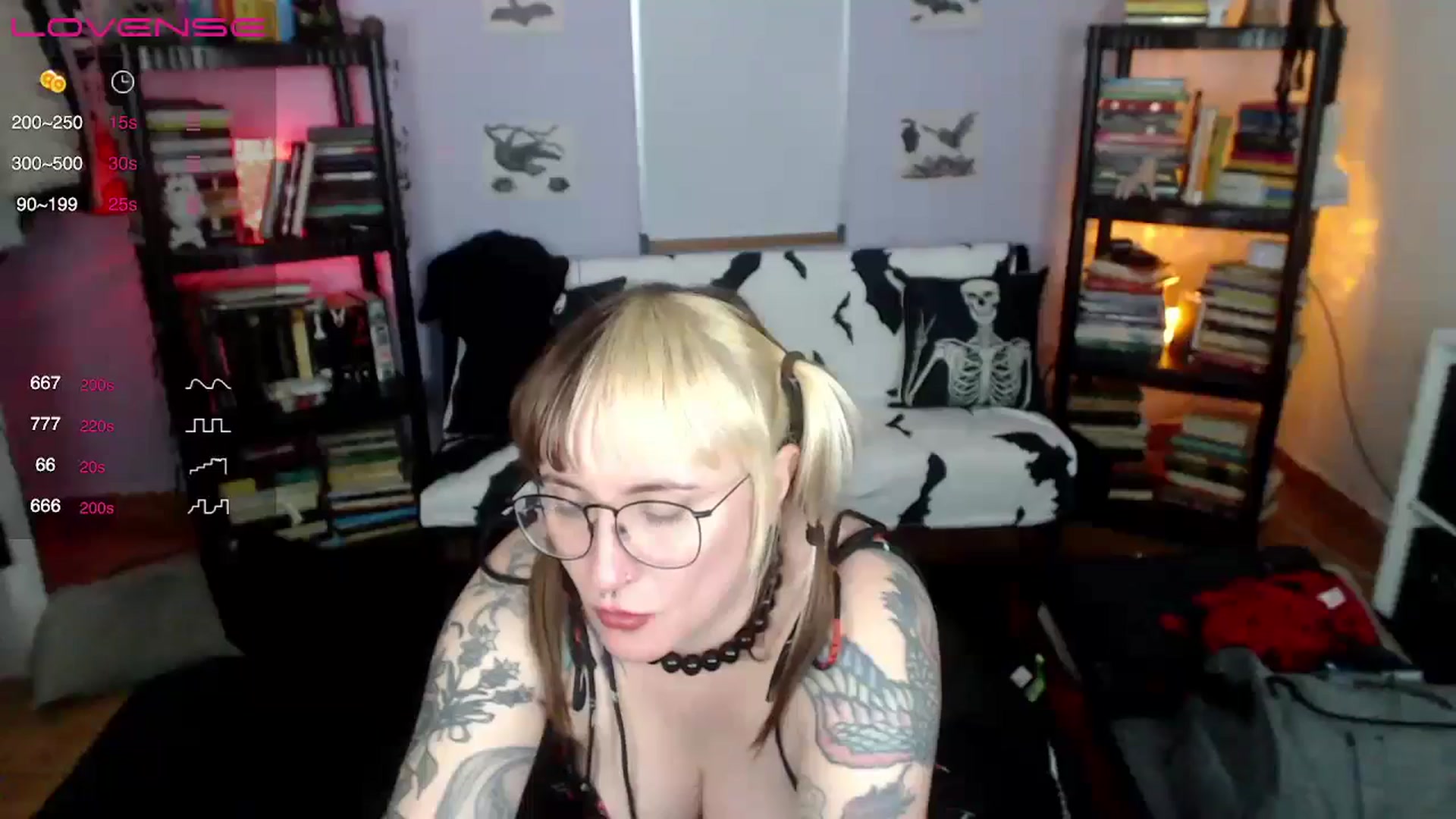 Gallery image thumbnail from AxeHallow's myfreecams stream on, 08/18/2024, 14:12 image 2 of 20