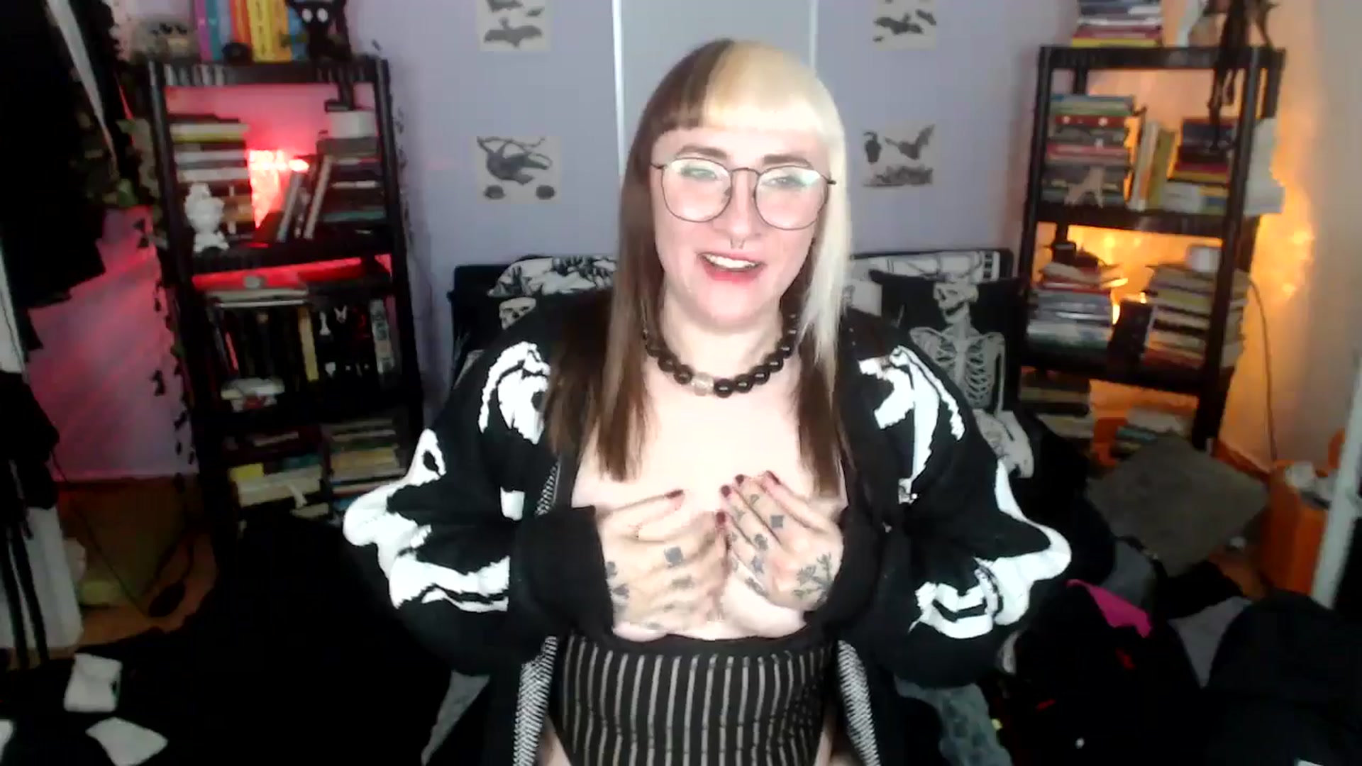 Gallery image thumbnail from AxeHallow's myfreecams stream on, 09/28/2024, 06:37 image 19 of 20