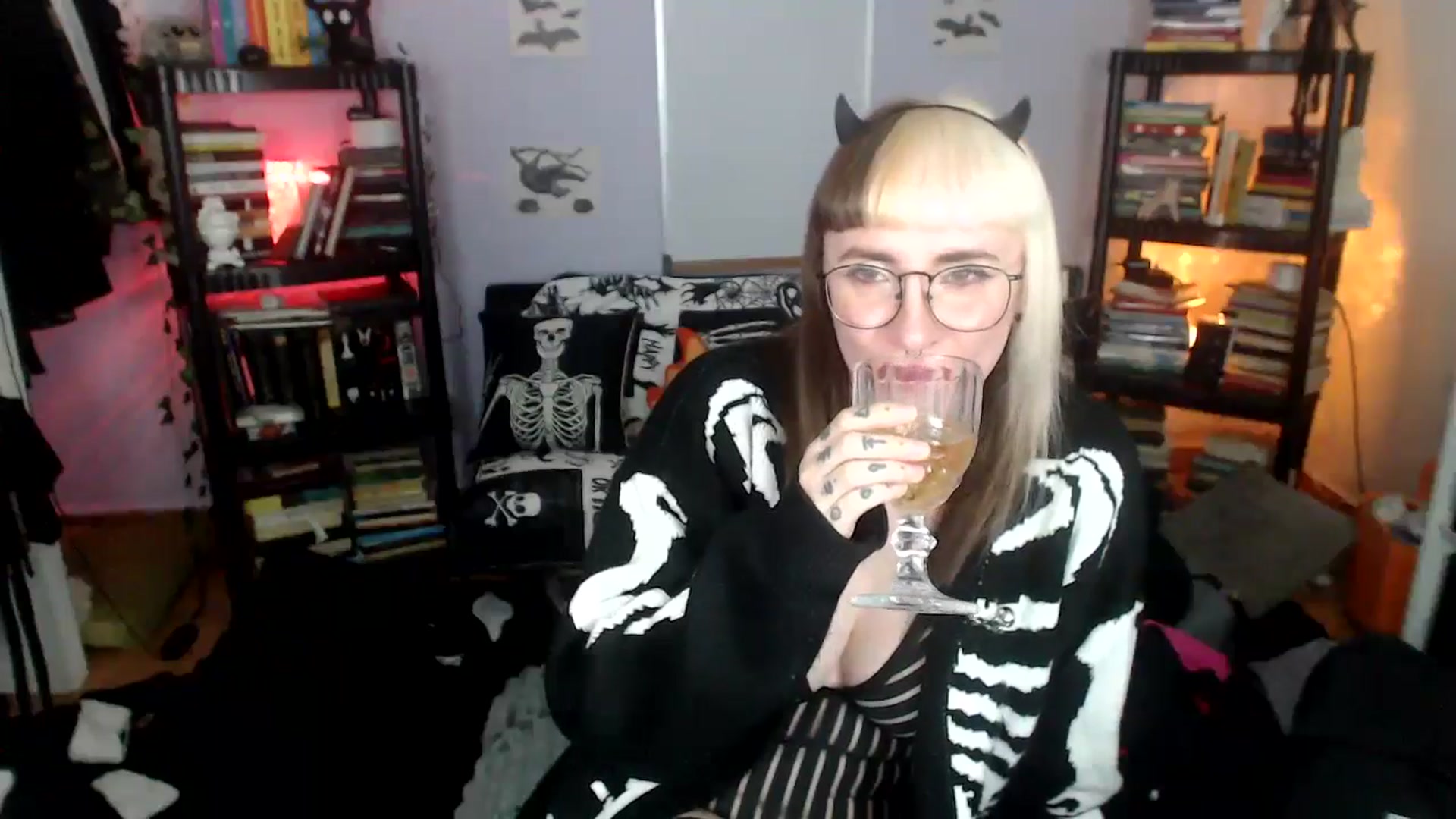 Gallery image thumbnail from AxeHallow's myfreecams stream on, 09/28/2024, 06:37 image 14 of 20