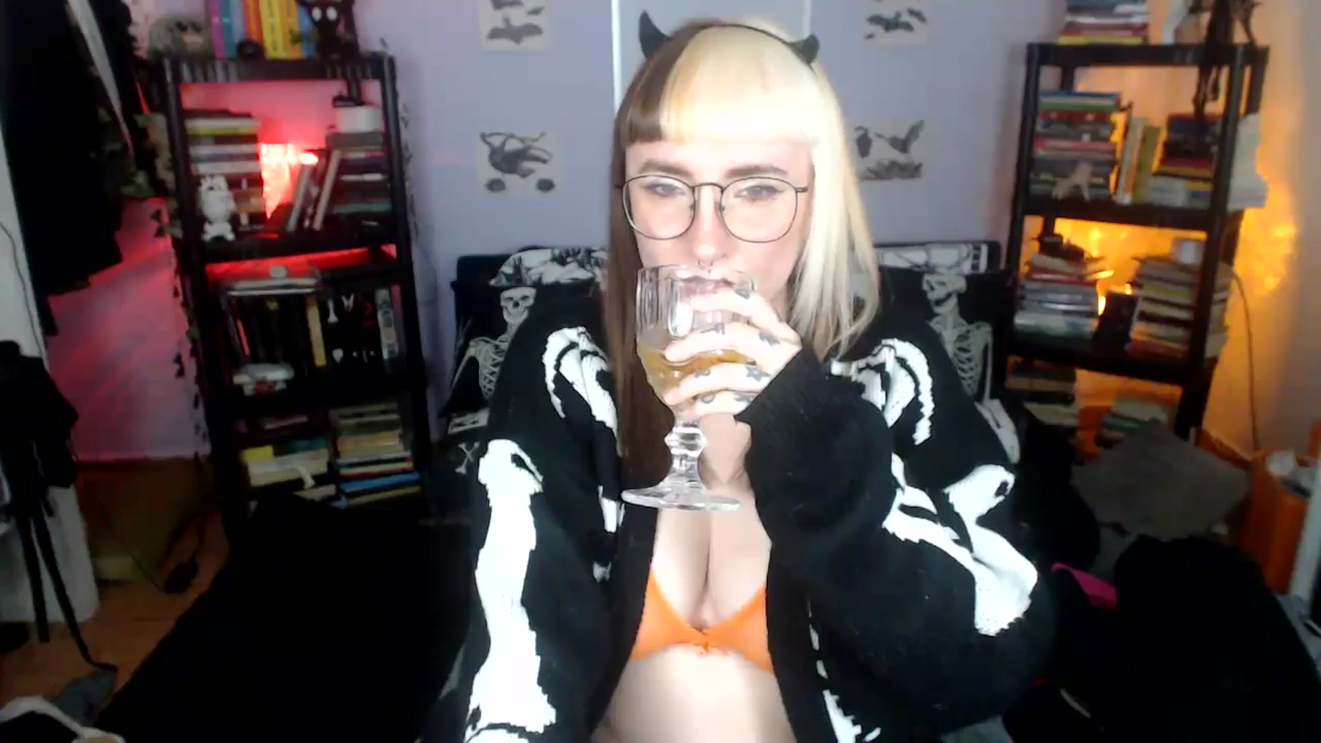 Gallery image thumbnail from AxeHallow's myfreecams stream on, 09/28/2024, 06:37 image 2 of 20