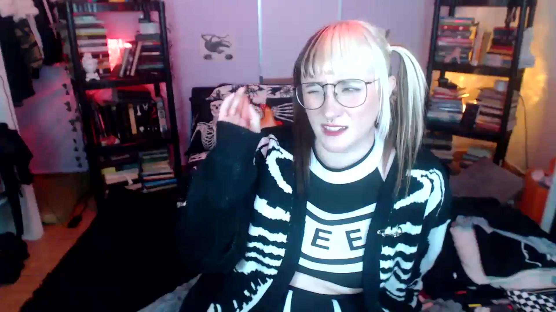 Gallery image thumbnail from AxeHallow's myfreecams stream on, 10/03/2024, 05:50 image 11 of 20