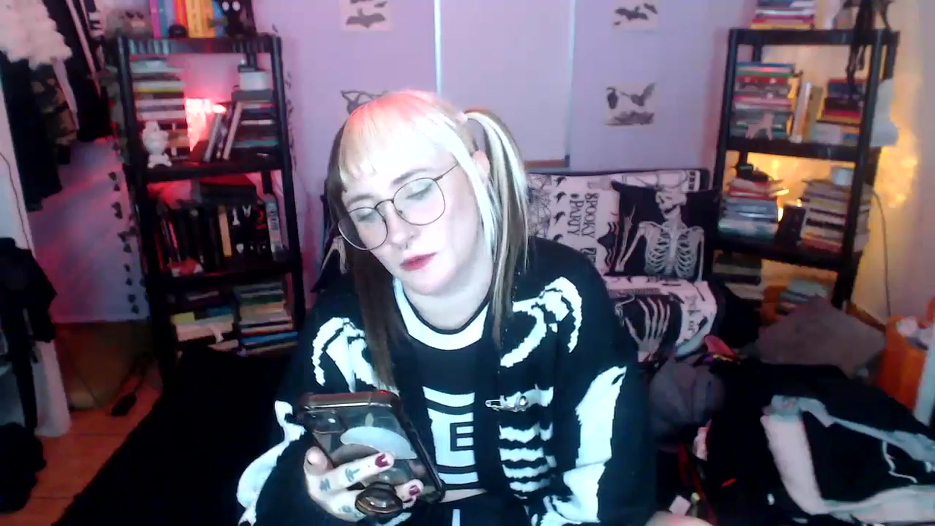 Gallery image thumbnail from AxeHallow's myfreecams stream on, 10/03/2024, 06:50 image 13 of 20