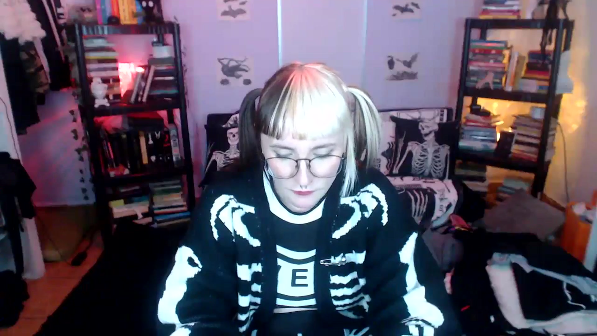 Gallery image thumbnail from AxeHallow's myfreecams stream on, 10/03/2024, 06:50 image 12 of 20