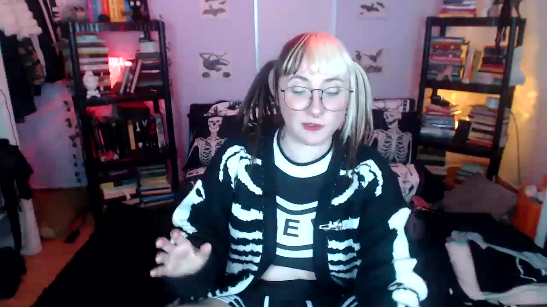 Gallery image thumbnail from AxeHallow's myfreecams stream on, 10/03/2024, 06:50 image 14 of 20