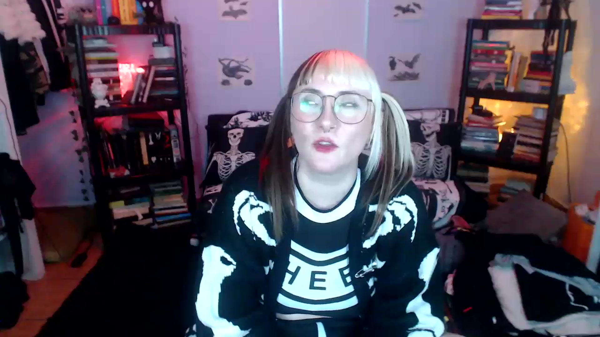 Gallery image thumbnail from AxeHallow's myfreecams stream on, 10/03/2024, 06:50 image 11 of 20