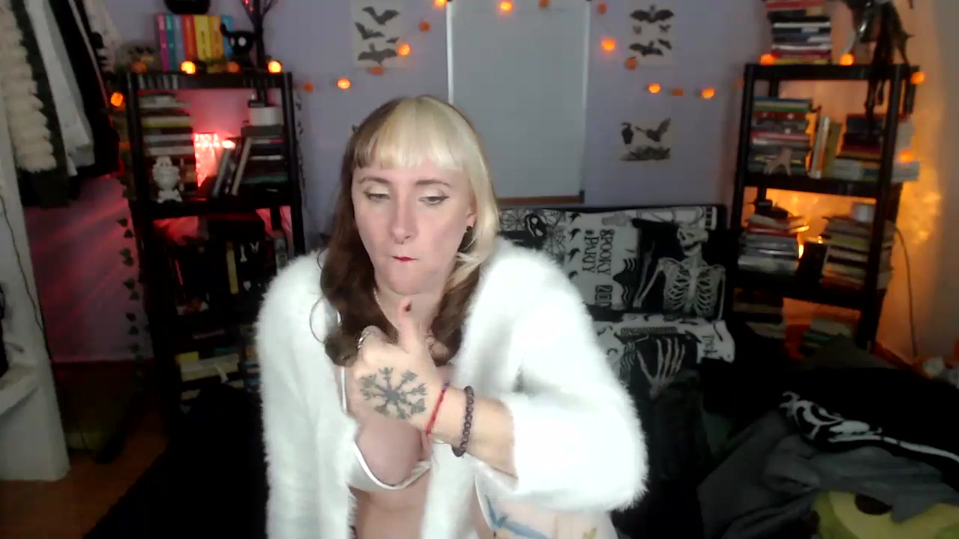 Gallery image thumbnail from AxeHallow's myfreecams stream on, 10/09/2024, 07:03 image 20 of 20