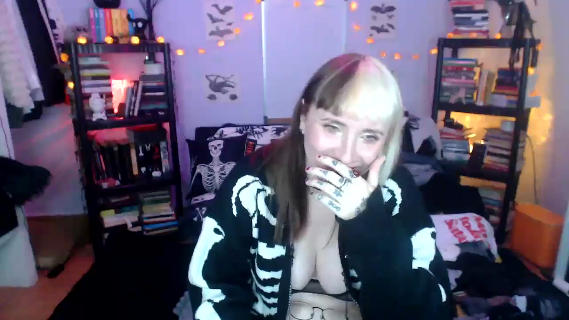 Gallery image thumbnail from AxeHallow's myfreecams stream on, 10/15/2024, 07:16 image 11 of 20