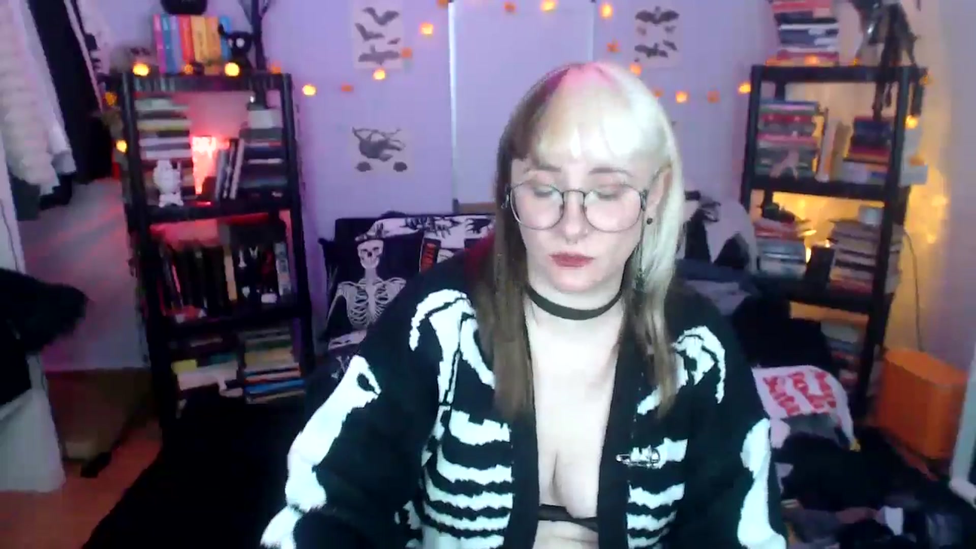 Gallery image thumbnail from AxeHallow's myfreecams stream on, 10/15/2024, 07:16 image 10 of 20
