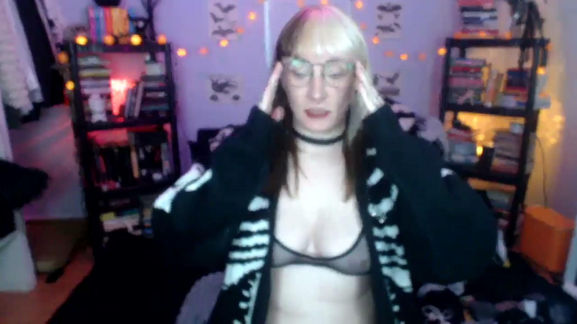 Gallery image thumbnail from AxeHallow's myfreecams stream on, 10/15/2024, 07:16 image 17 of 20