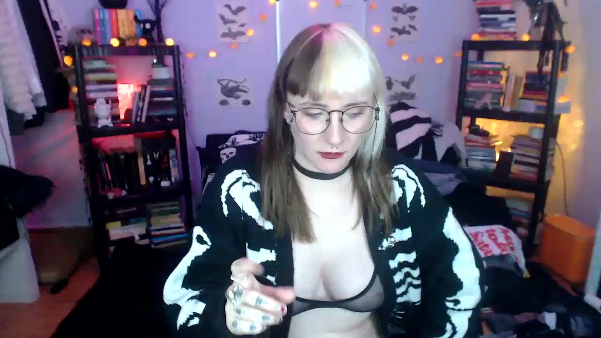 Gallery image thumbnail from AxeHallow's myfreecams stream on, 10/15/2024, 07:16 image 13 of 20