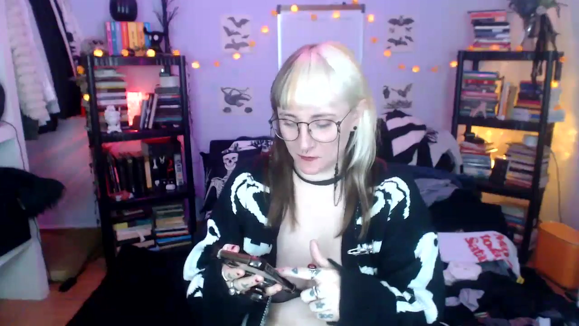 Gallery image thumbnail from AxeHallow's myfreecams stream on, 10/15/2024, 10:25 image 13 of 20