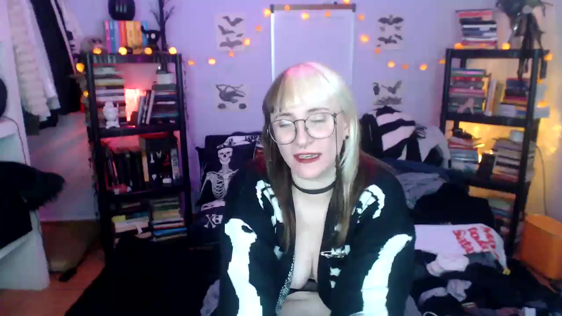 Gallery image thumbnail from AxeHallow's myfreecams stream on, 10/15/2024, 10:25 image 9 of 20