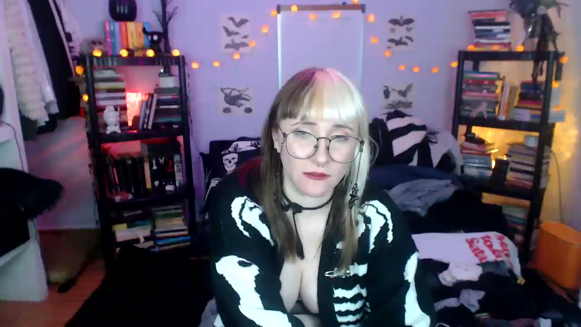 Gallery image thumbnail from AxeHallow's myfreecams stream on, 10/15/2024, 10:25 image 18 of 20