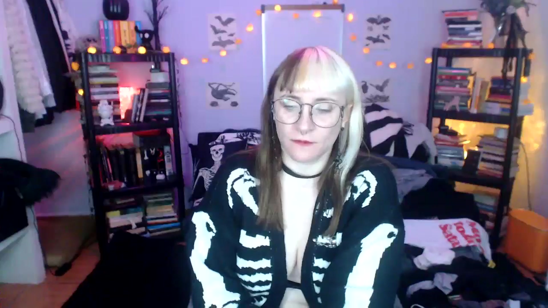 Gallery image thumbnail from AxeHallow's myfreecams stream on, 10/15/2024, 10:25 image 20 of 20