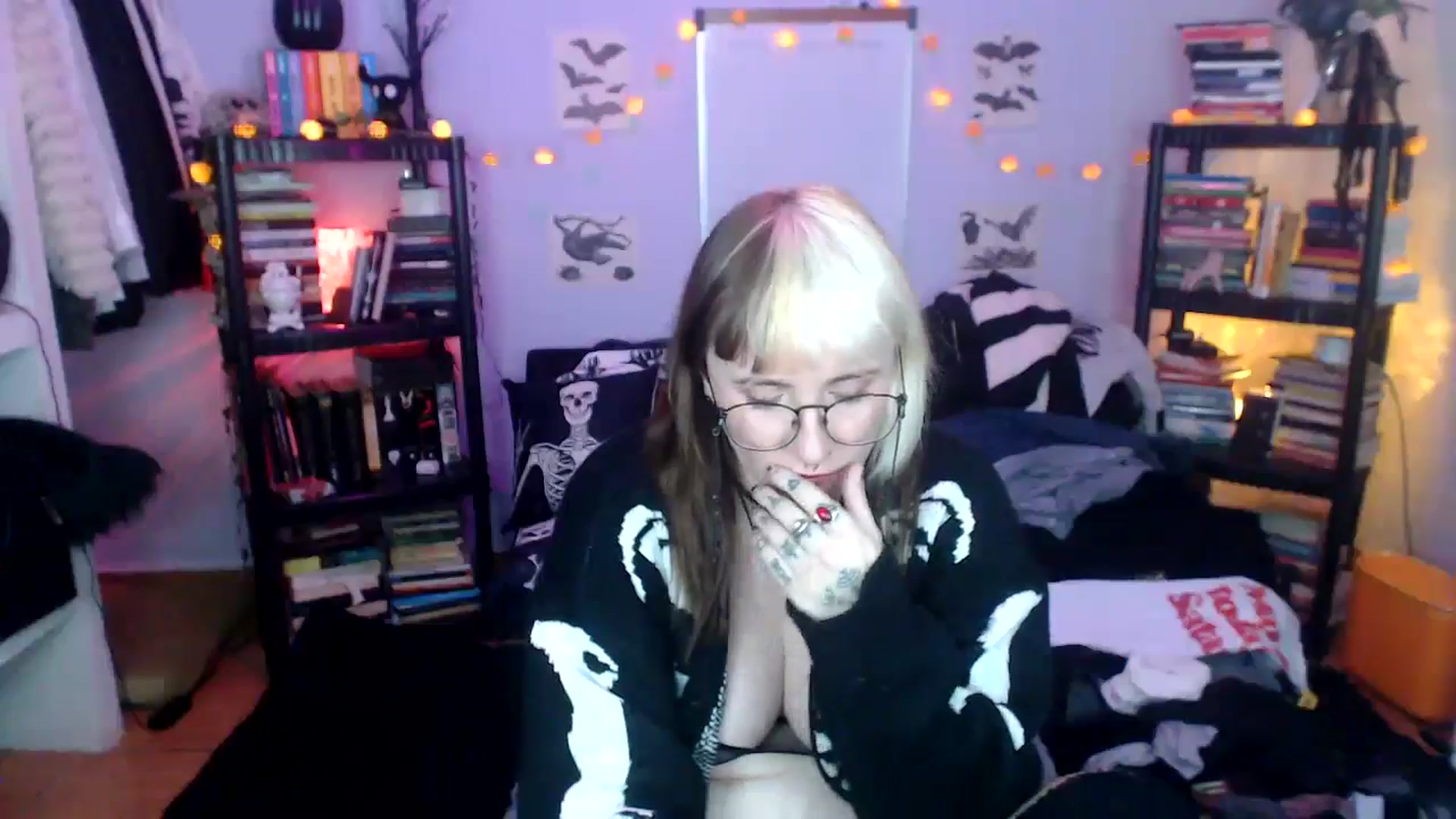 Gallery image thumbnail from AxeHallow's myfreecams stream on, 10/15/2024, 10:25 image 4 of 20
