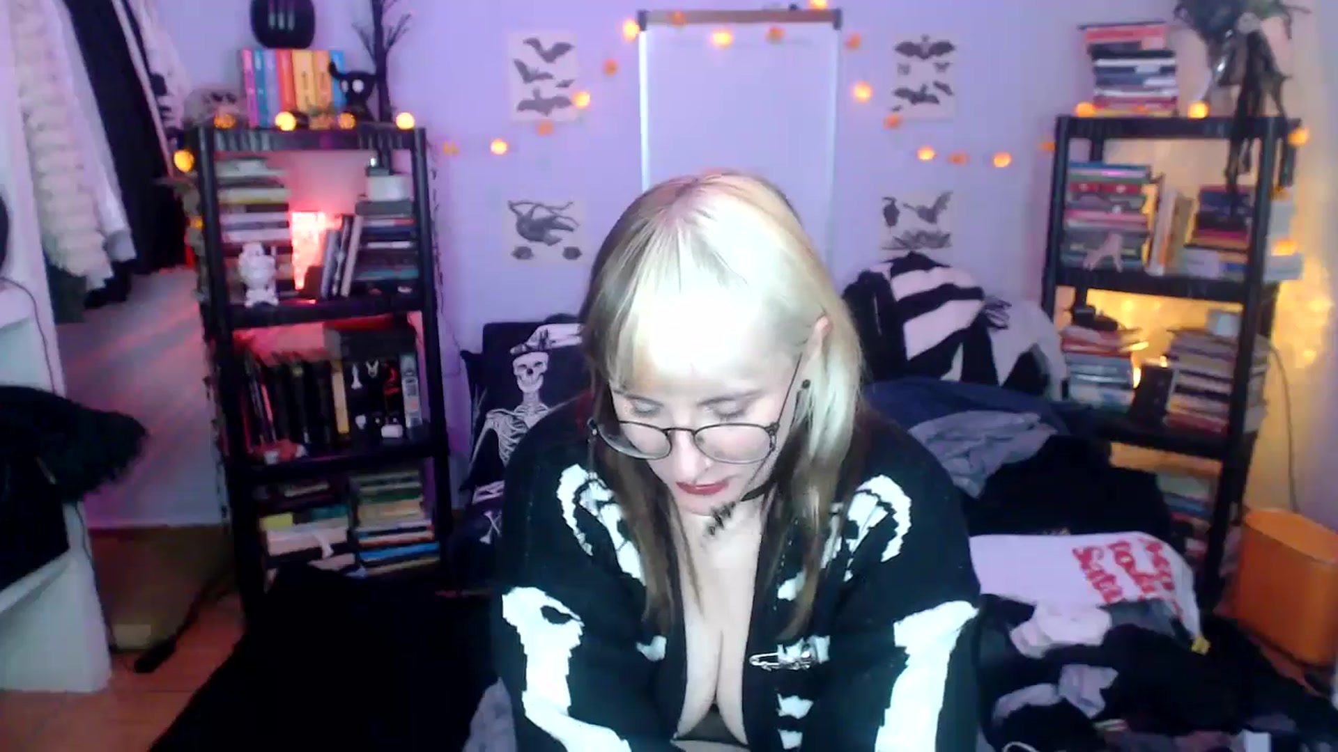 Gallery image thumbnail from AxeHallow's myfreecams stream on, 10/15/2024, 10:25 image 15 of 20