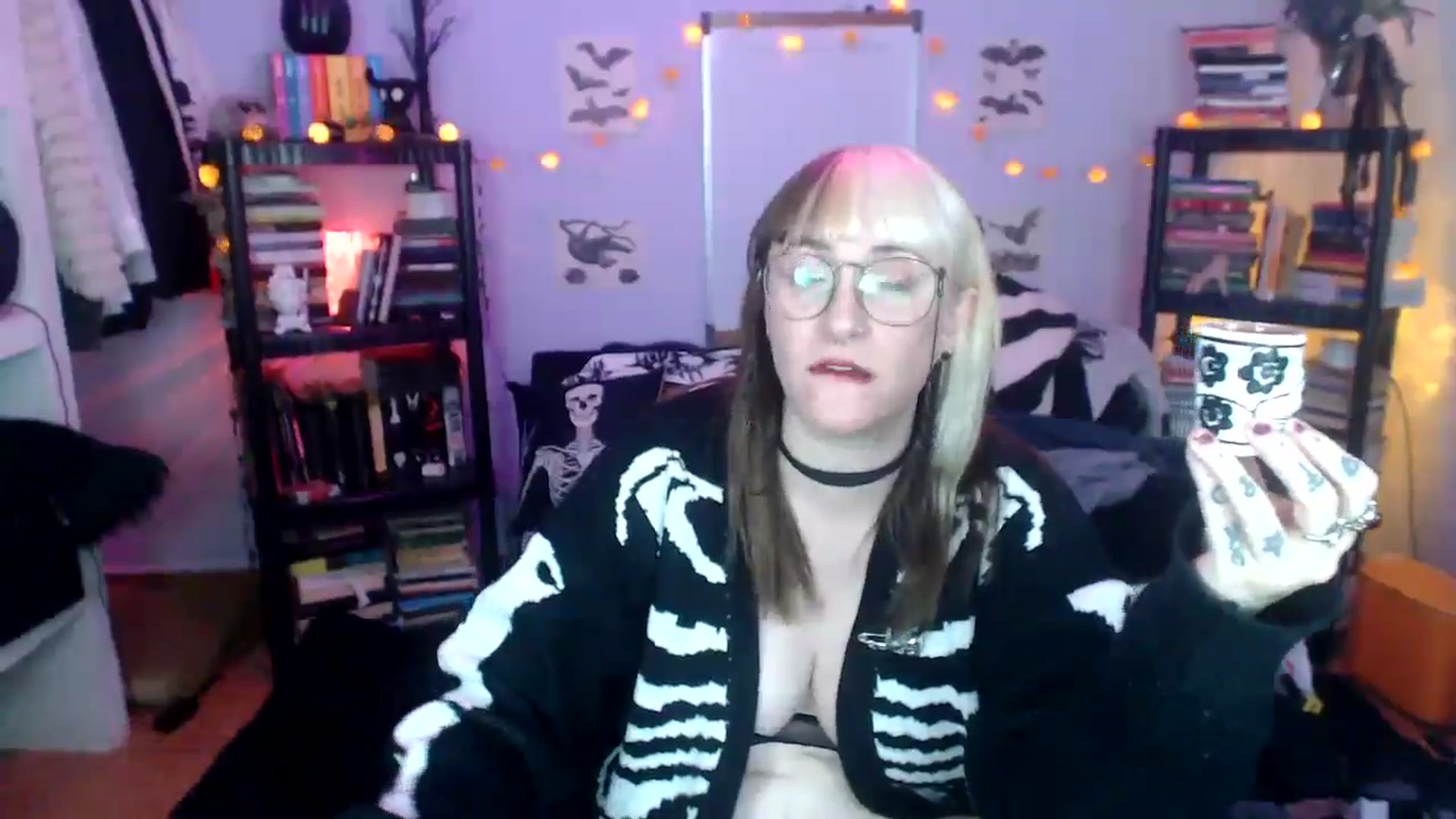 Gallery image thumbnail from AxeHallow's myfreecams stream on, 10/15/2024, 10:25 image 7 of 20
