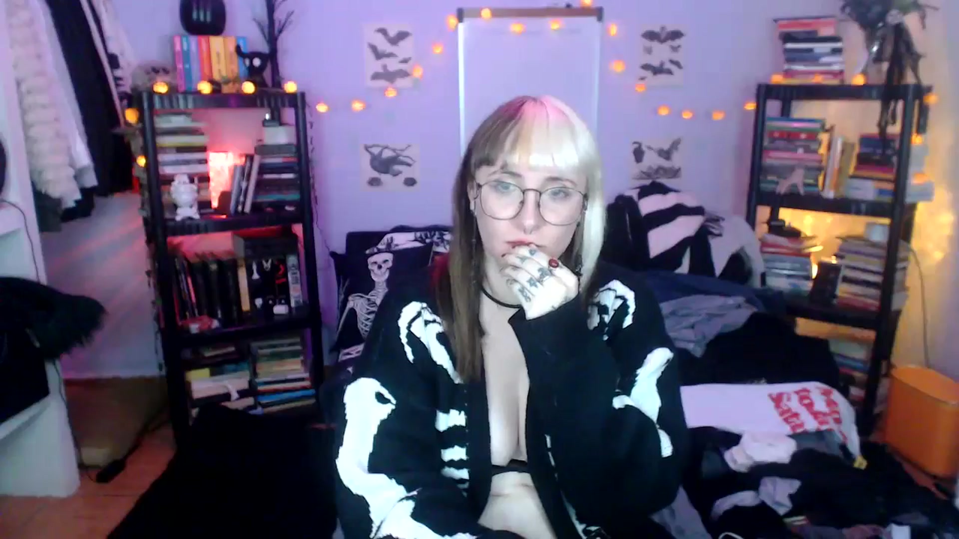 Gallery image thumbnail from AxeHallow's myfreecams stream on, 10/15/2024, 10:25 image 16 of 20