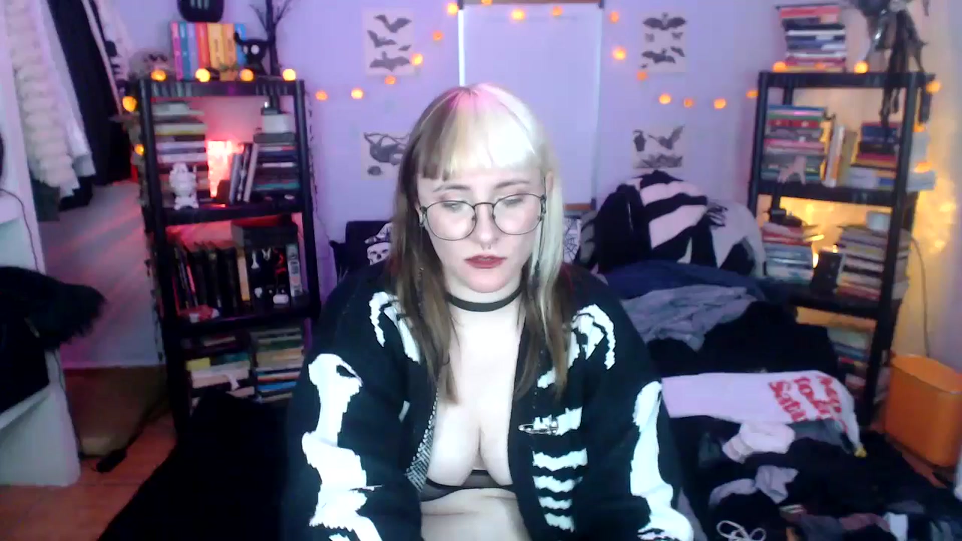 Gallery image thumbnail from AxeHallow's myfreecams stream on, 10/15/2024, 10:25 image 1 of 20