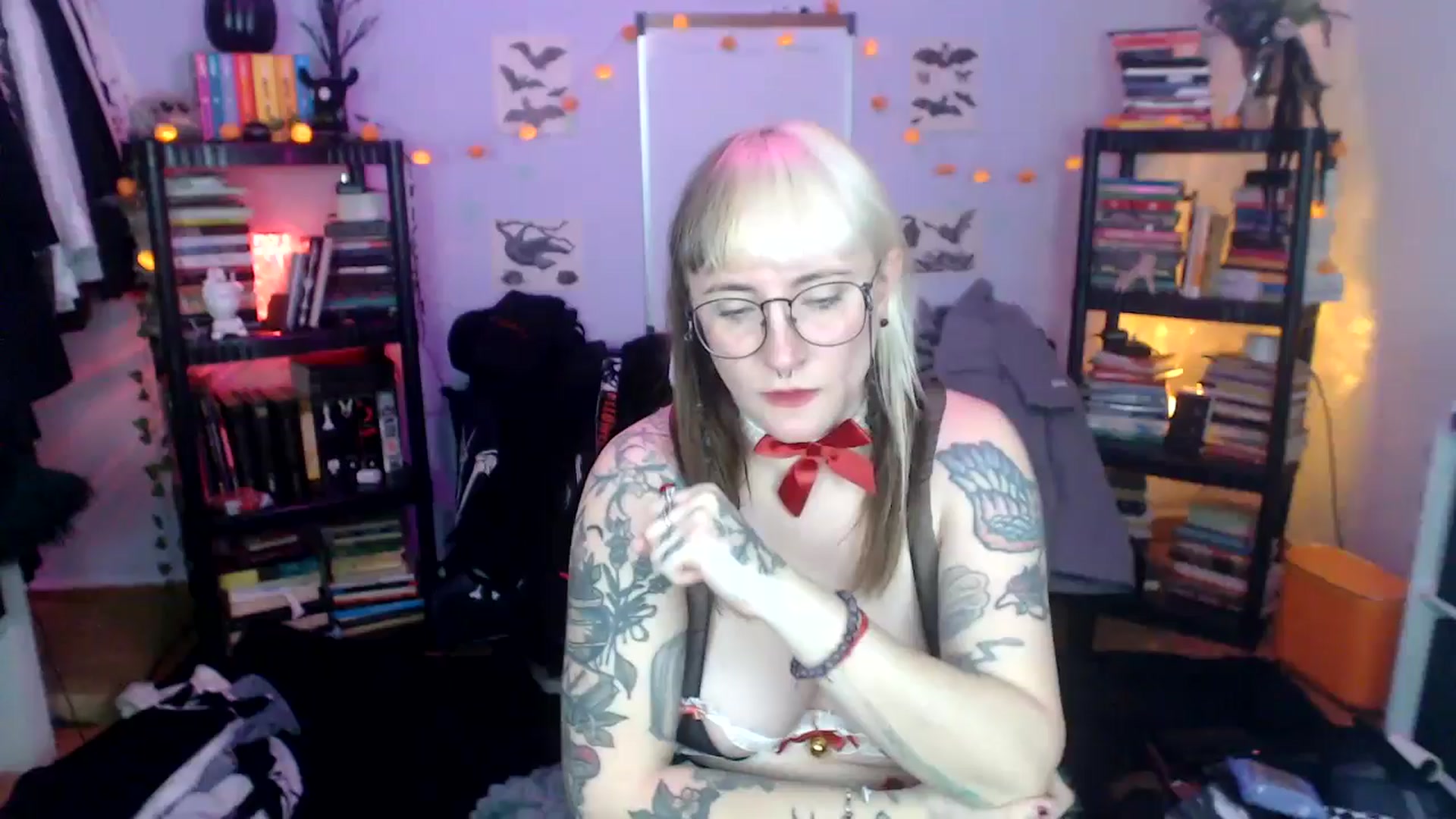 Gallery image thumbnail from AxeHallow's myfreecams stream on, 10/17/2024, 01:56 image 16 of 20
