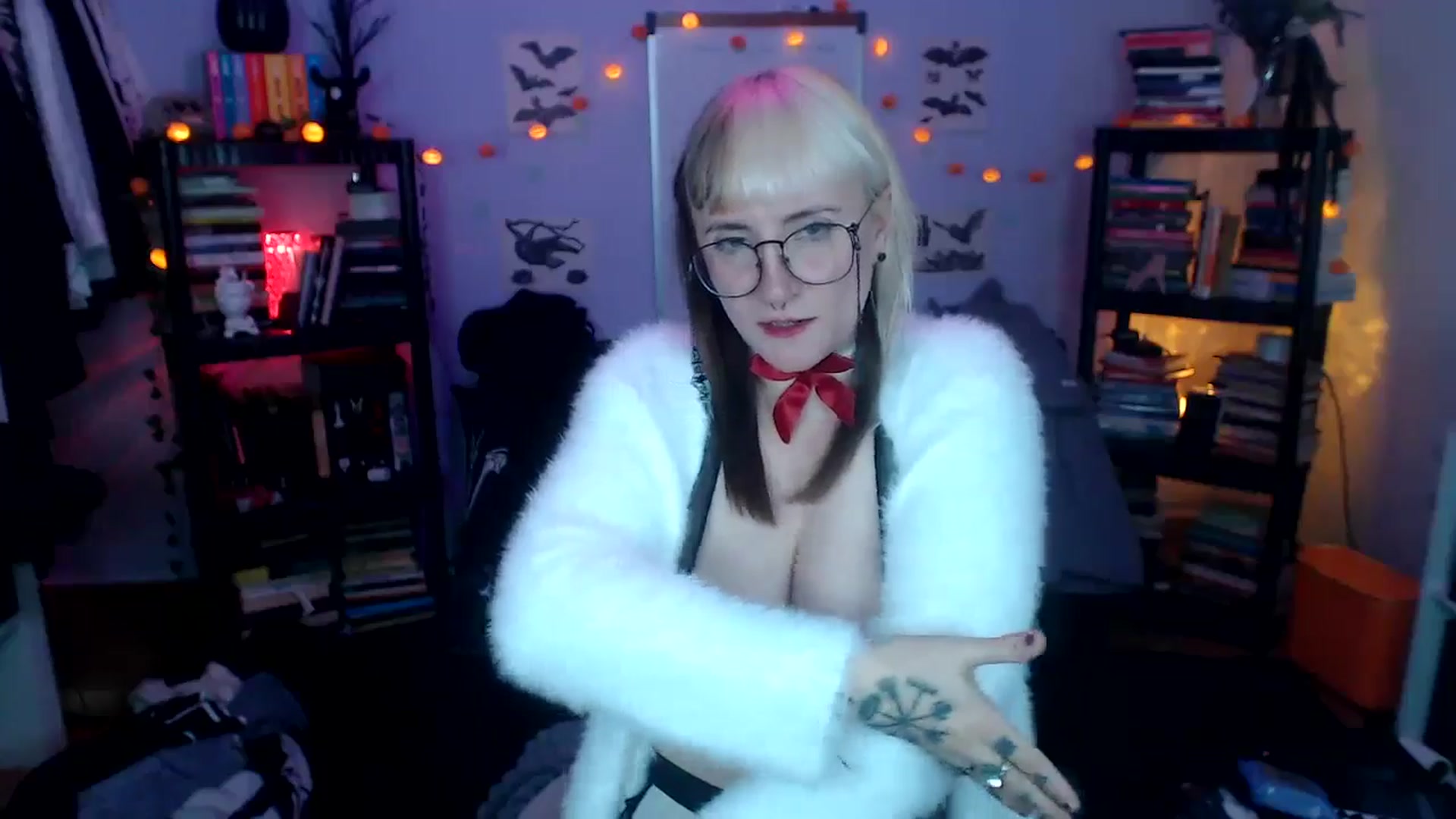 Gallery image thumbnail from AxeHallow's myfreecams stream on, 10/17/2024, 02:25 image 17 of 20