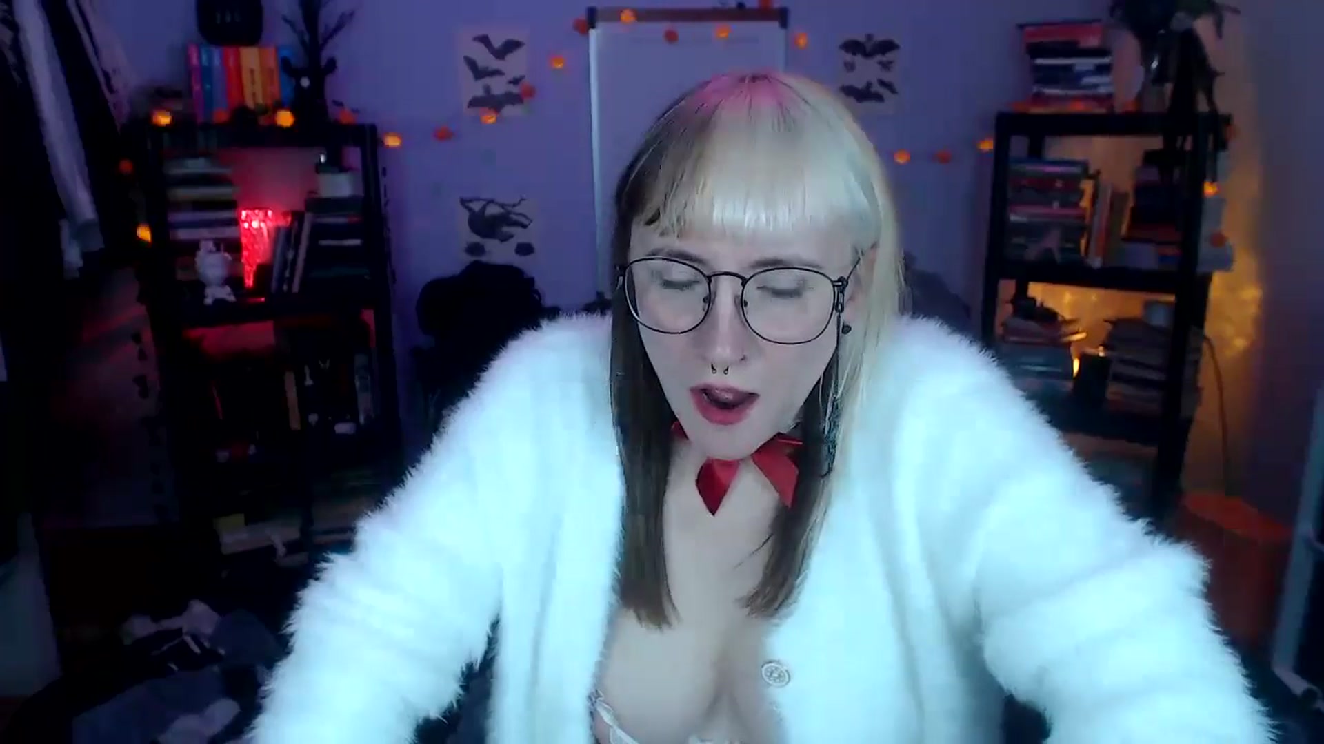Gallery image thumbnail from AxeHallow's myfreecams stream on, 10/17/2024, 02:25 image 5 of 20