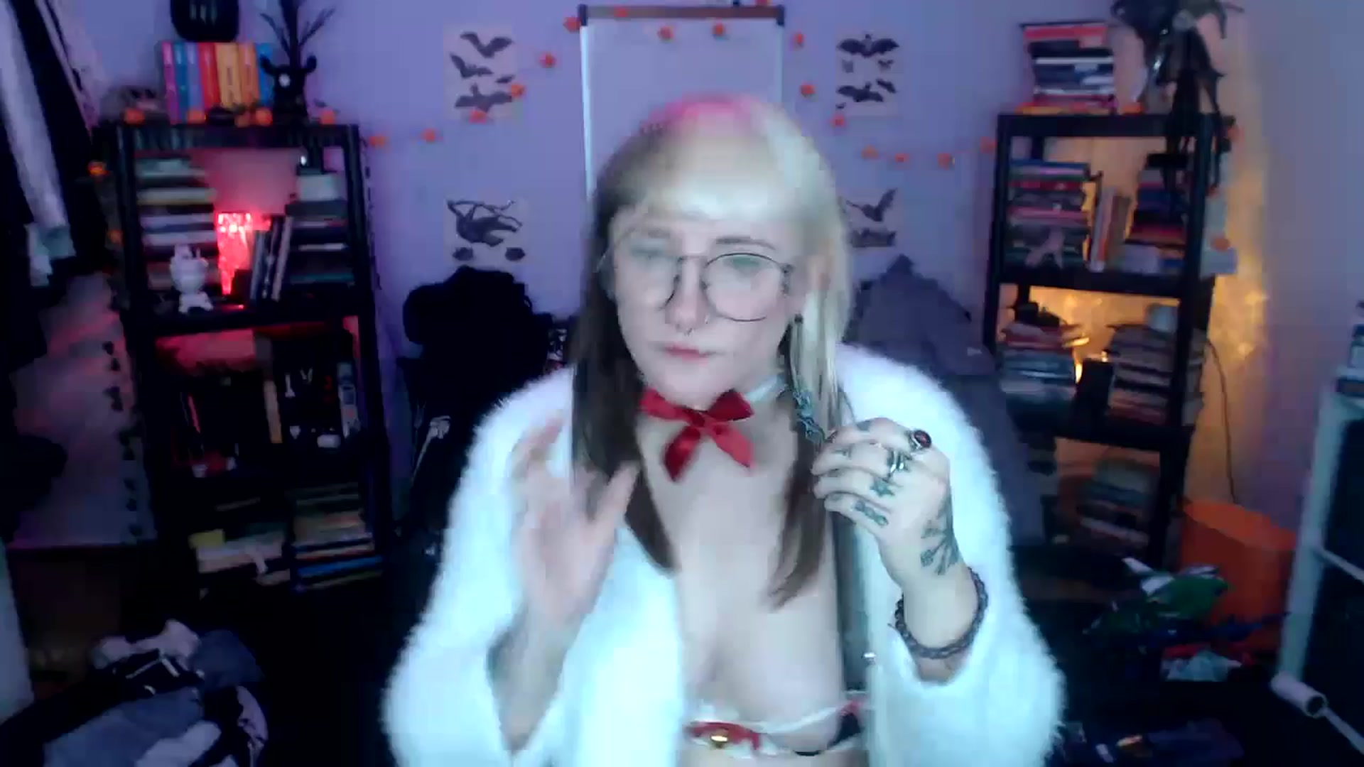 Gallery image thumbnail from AxeHallow's myfreecams stream on, 10/17/2024, 03:25 image 2 of 20