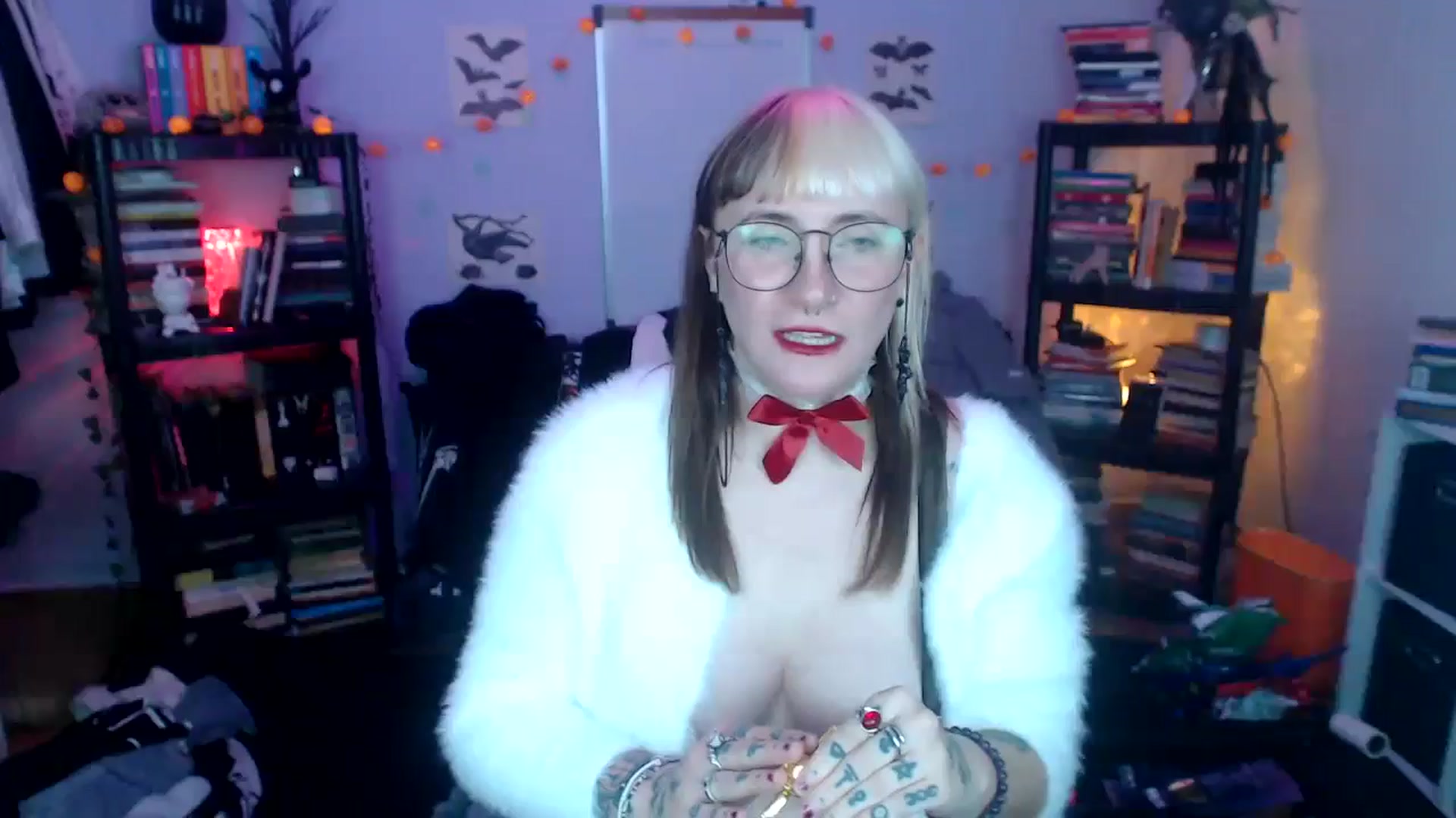 Gallery image thumbnail from AxeHallow's myfreecams stream on, 10/17/2024, 03:25 image 12 of 20