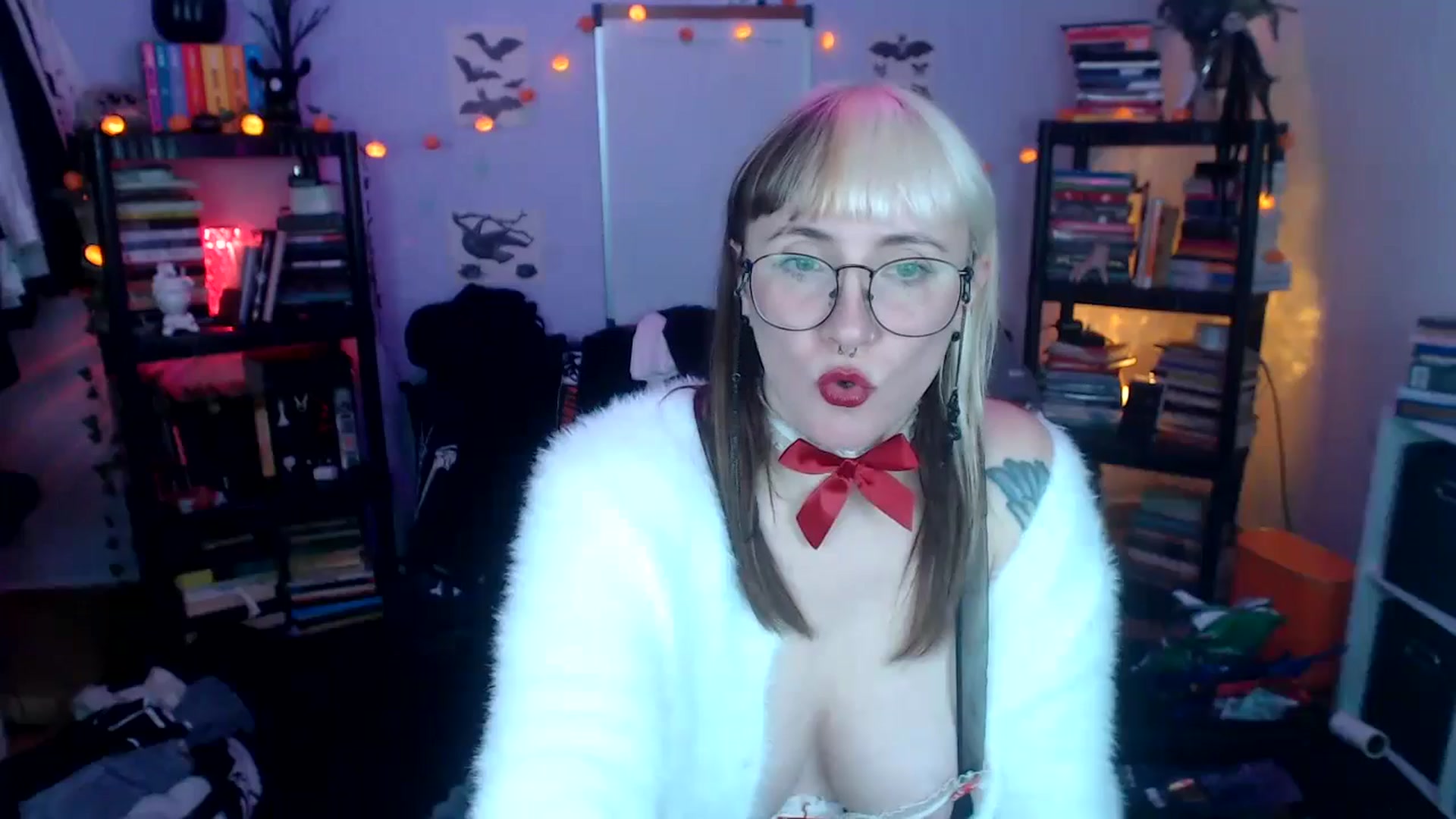 Gallery image thumbnail from AxeHallow's myfreecams stream on, 10/17/2024, 03:25 image 10 of 20