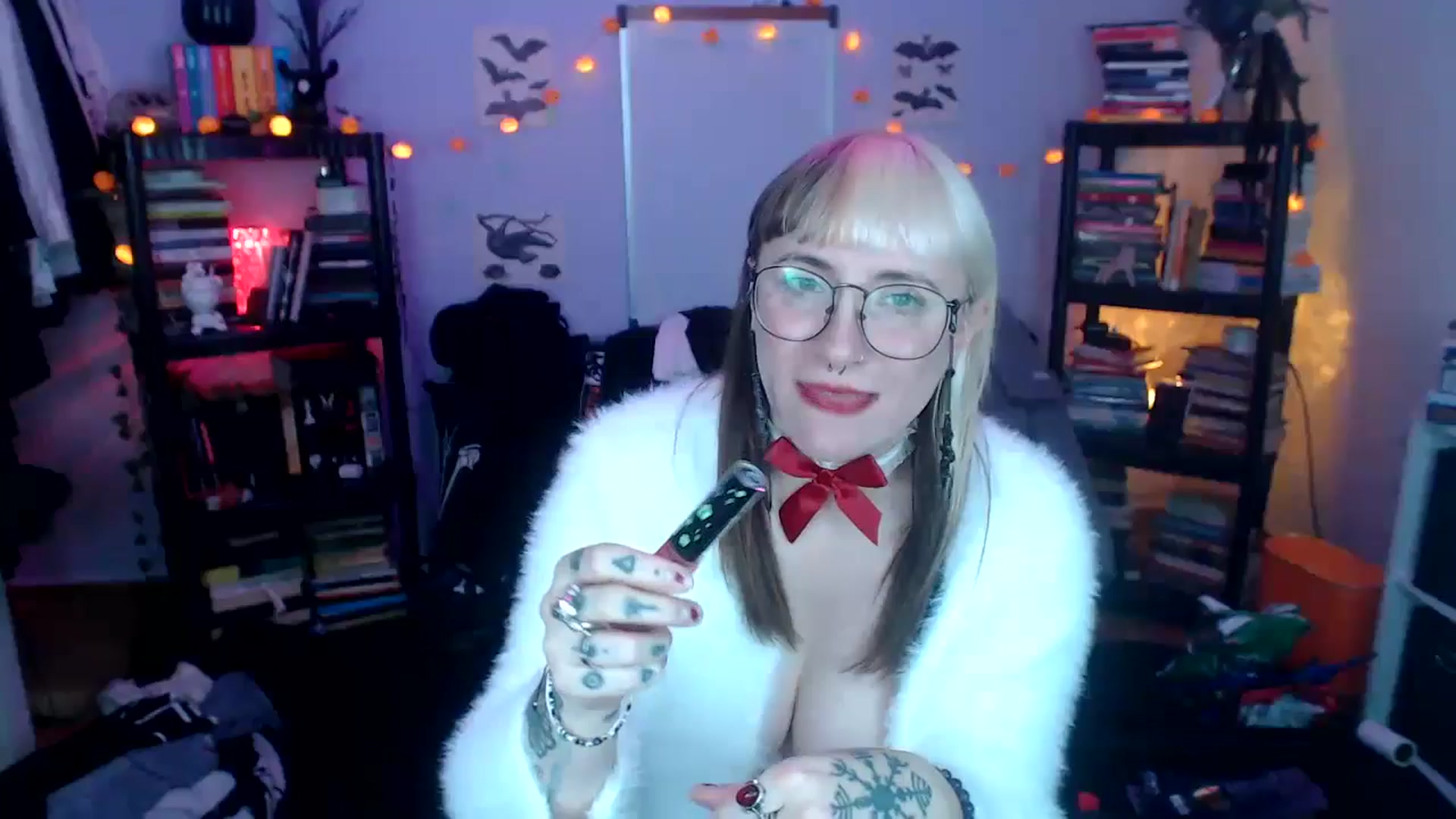 Gallery image thumbnail from AxeHallow's myfreecams stream on, 10/17/2024, 03:25 image 4 of 20