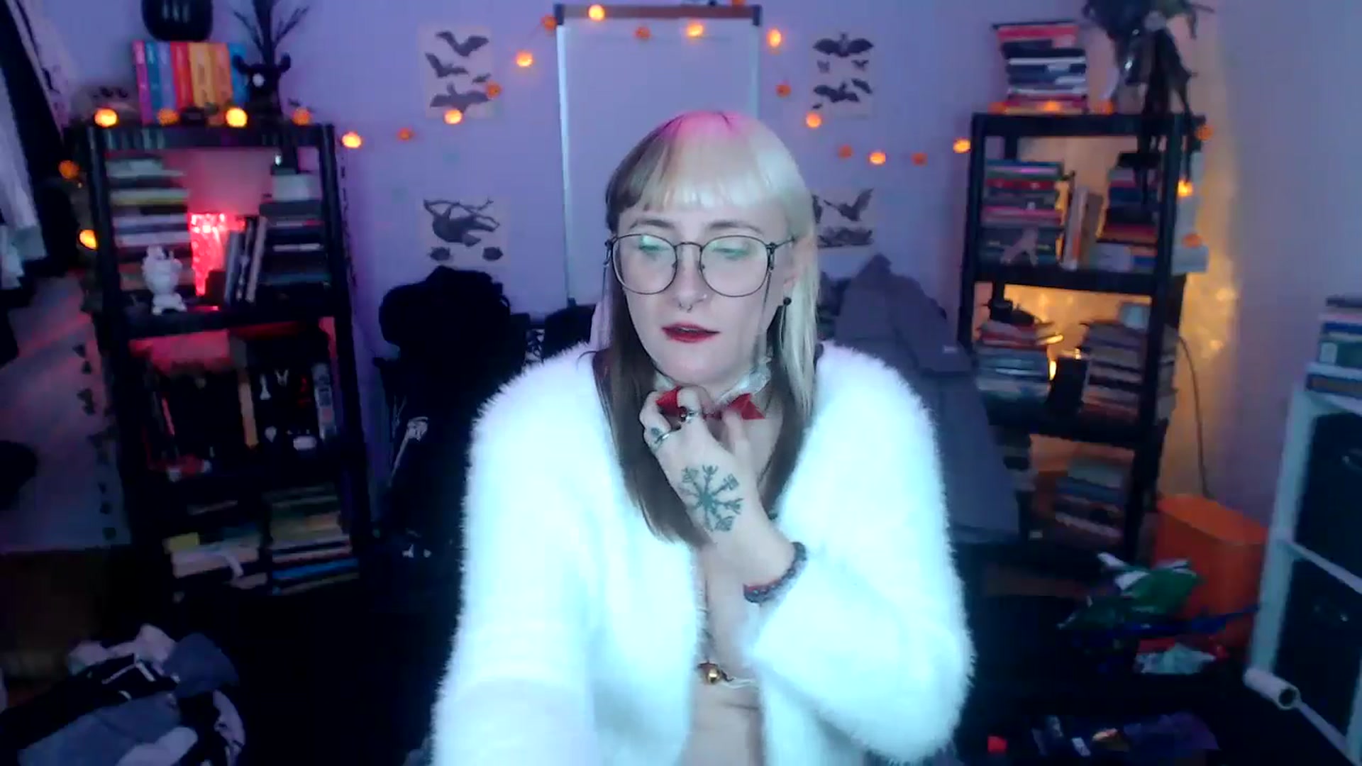 Gallery image thumbnail from AxeHallow's myfreecams stream on, 10/17/2024, 03:25 image 20 of 20
