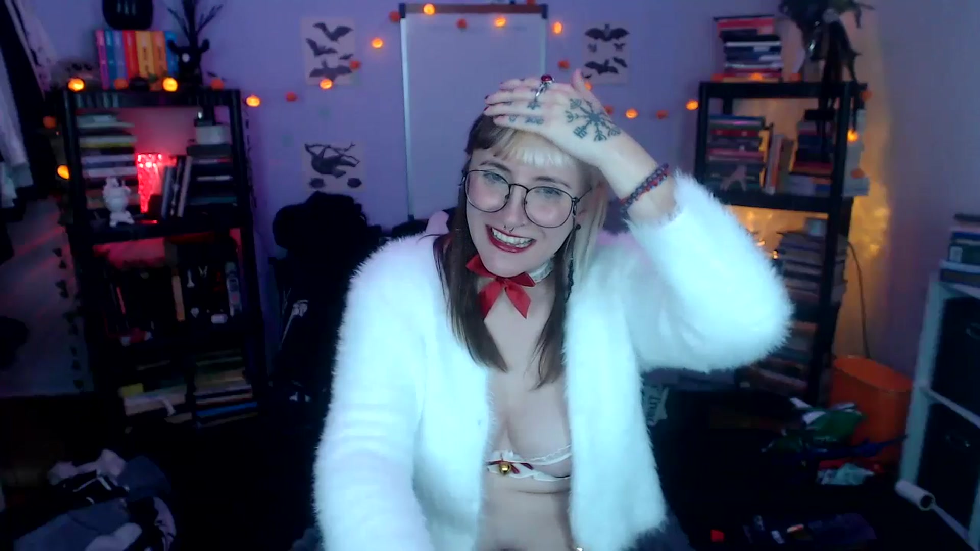 Gallery image thumbnail from AxeHallow's myfreecams stream on, 10/17/2024, 03:25 image 17 of 20